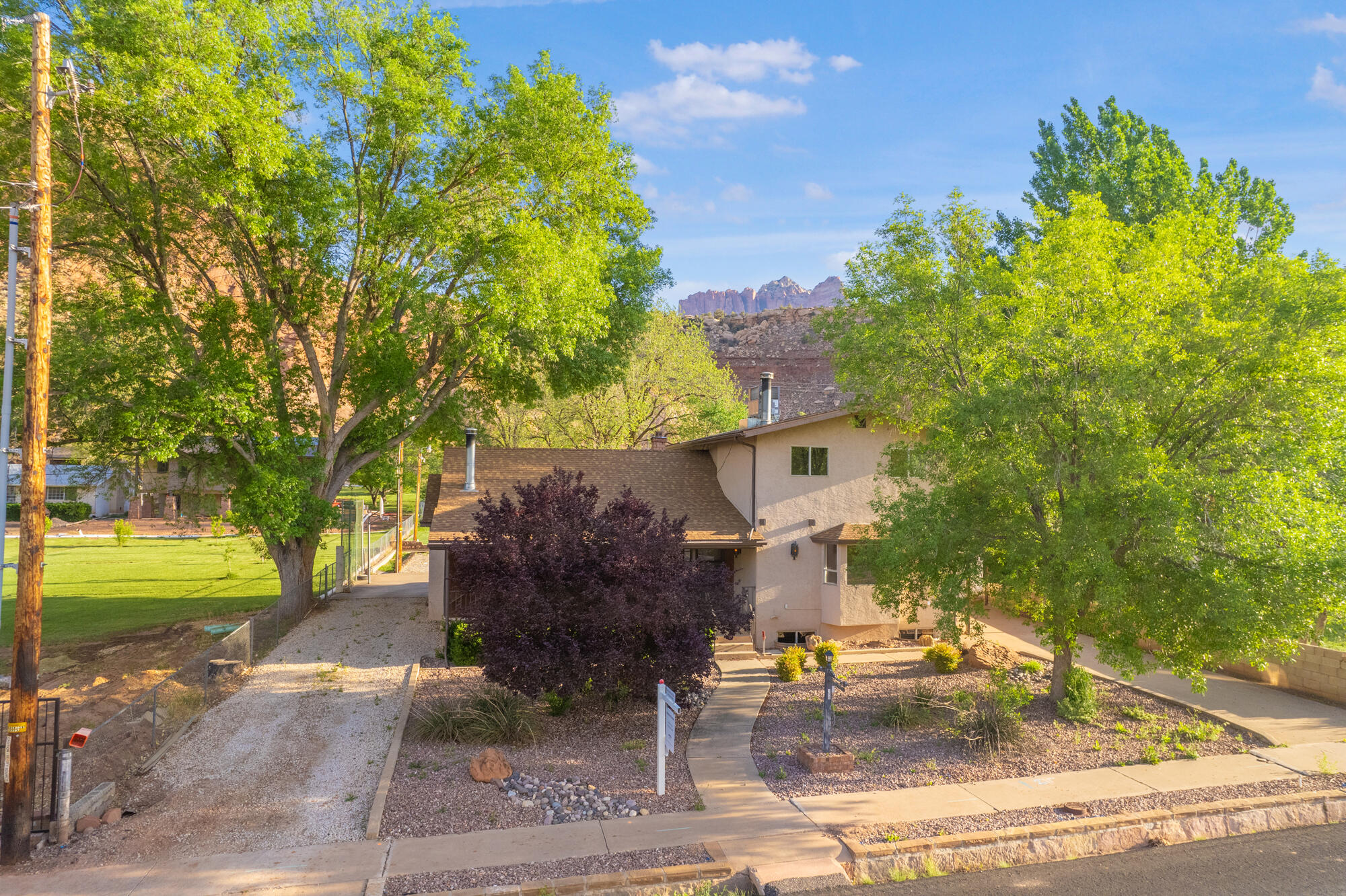 Spacious Homestead near Zion