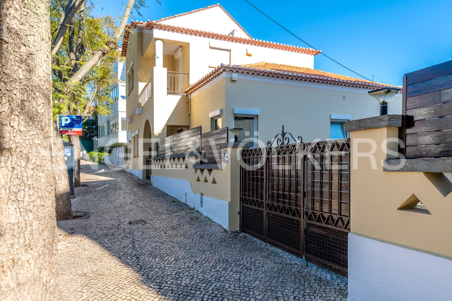 Townhouse to Invest in Cascais Center