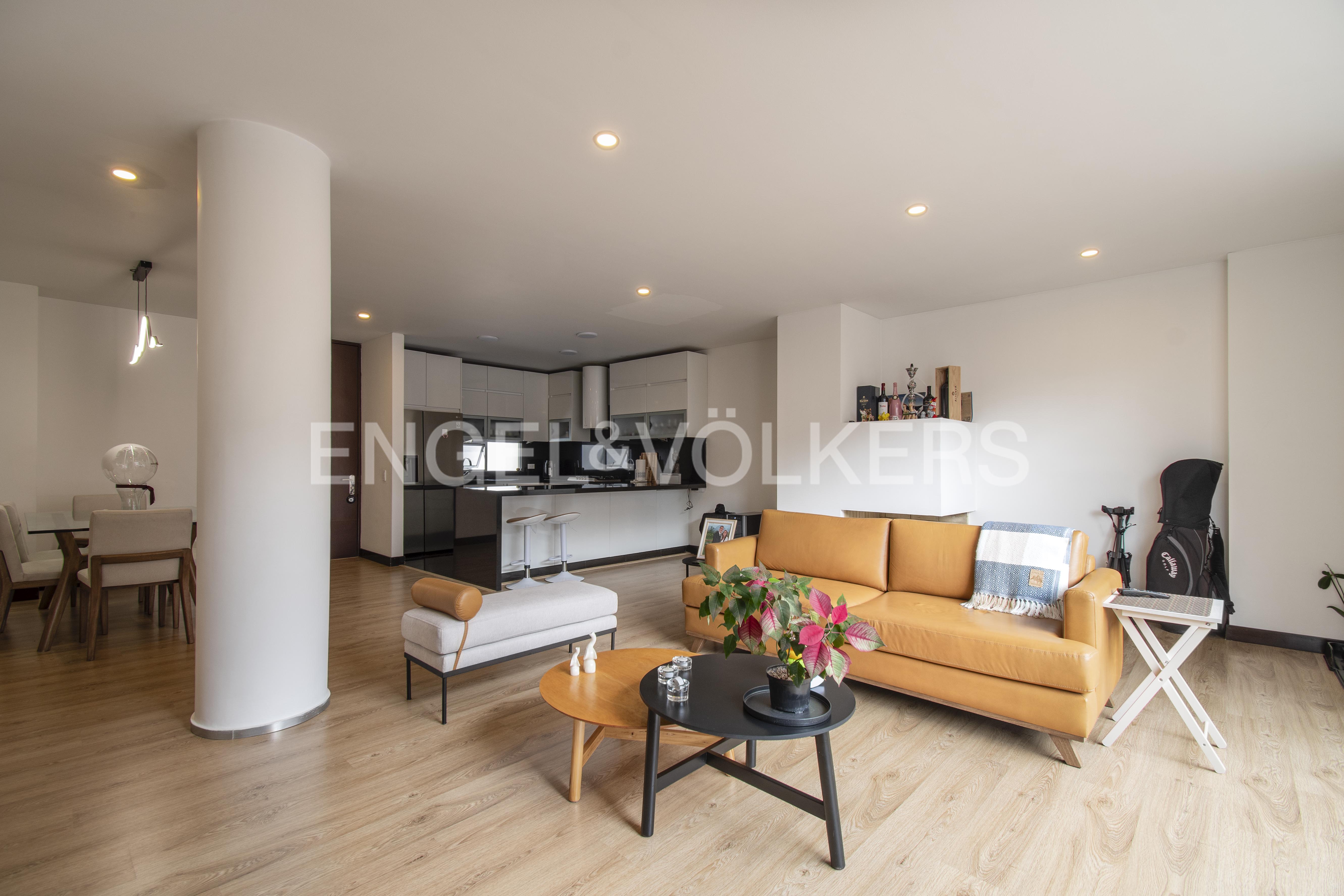 Apartamento con balcón para venta en Chicó Reservado