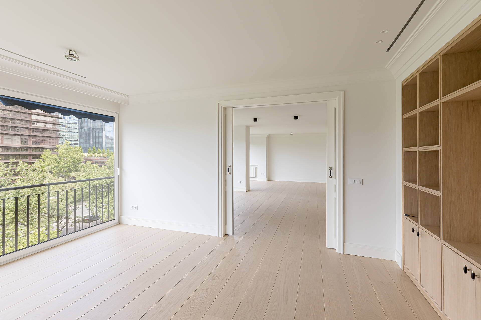 Elegance and light, brand new, with a large terrace and views of Paseo de la Castellana in El Viso