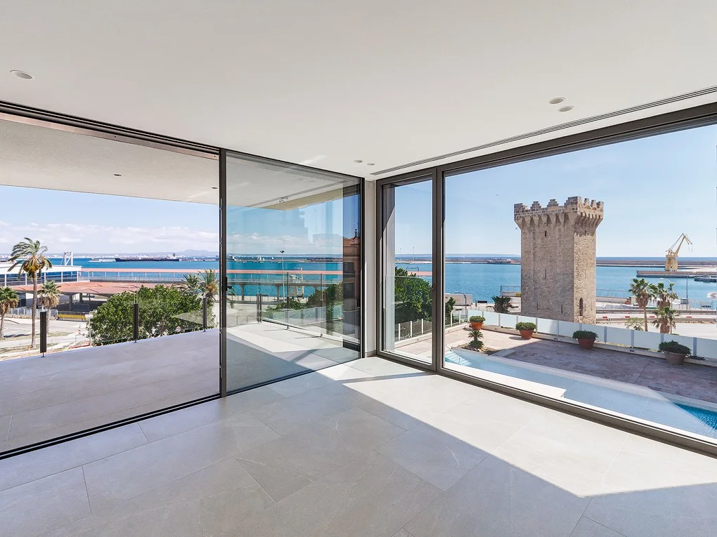 New luxury apartment with views to the port