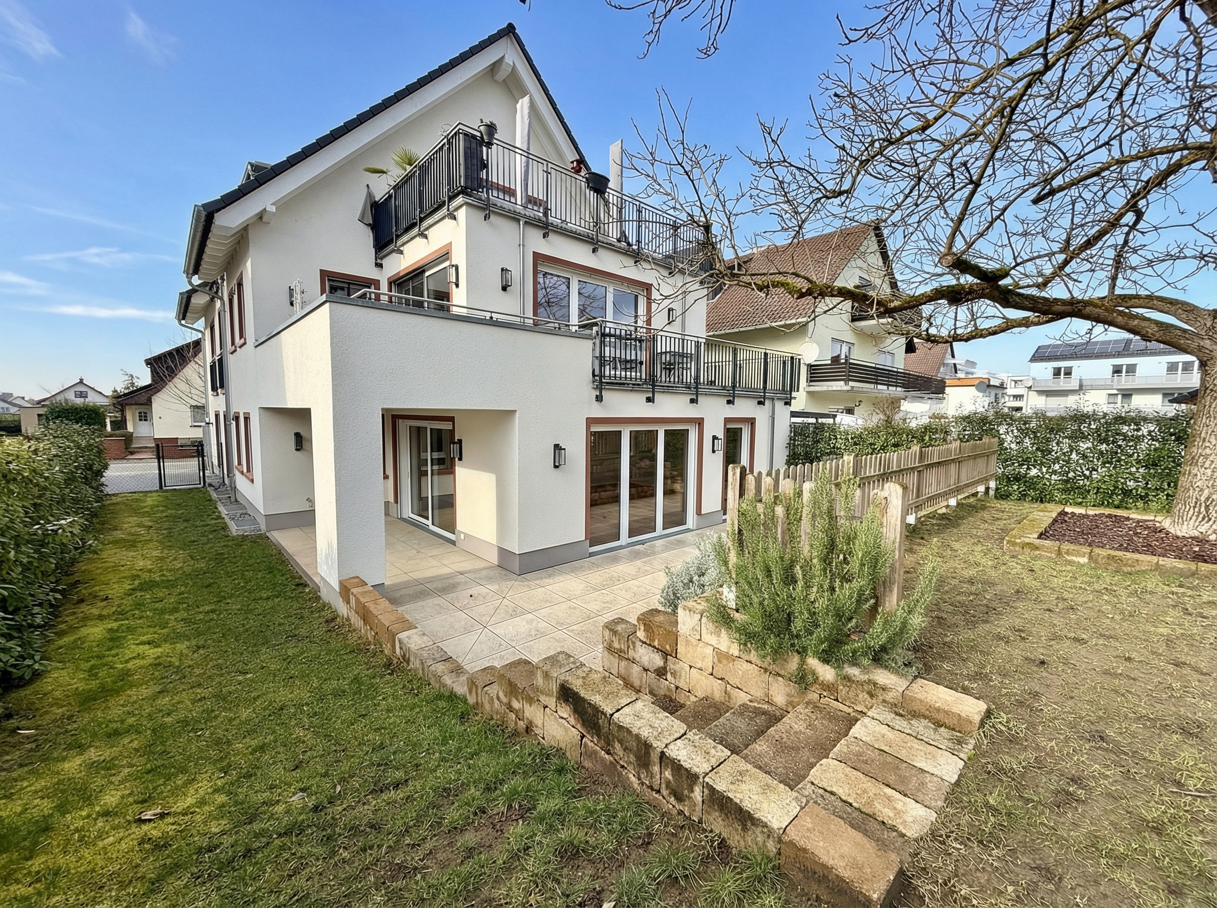 Exklusive 5-Zimmer Maisonette-Wohnung mit Dachterrasse und Panoramablick