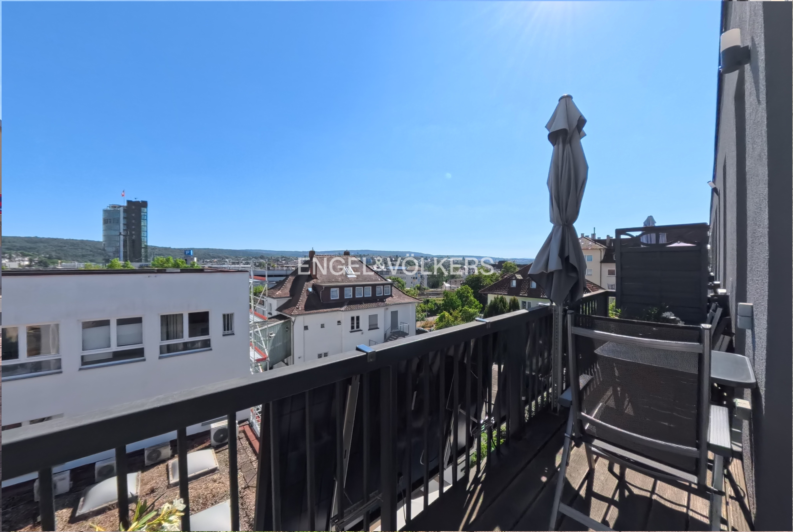 Moderne kernsanierte Eigentumswohnung mit Südbalkon und Weitblick