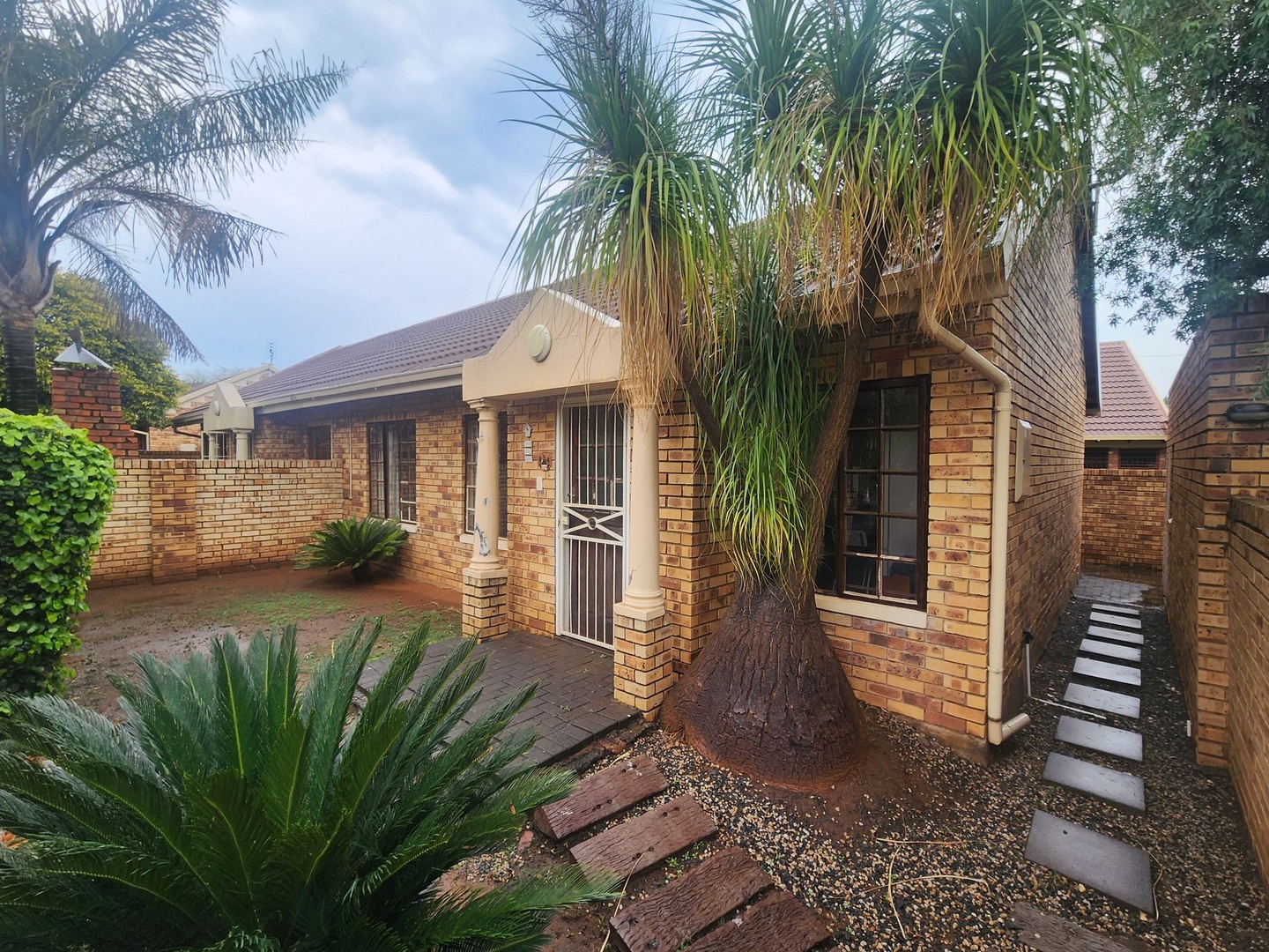 Spacious townhouse to rent.