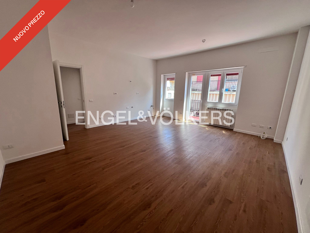 Bright small penthouse with balconies near Parco Dell'Insugherata