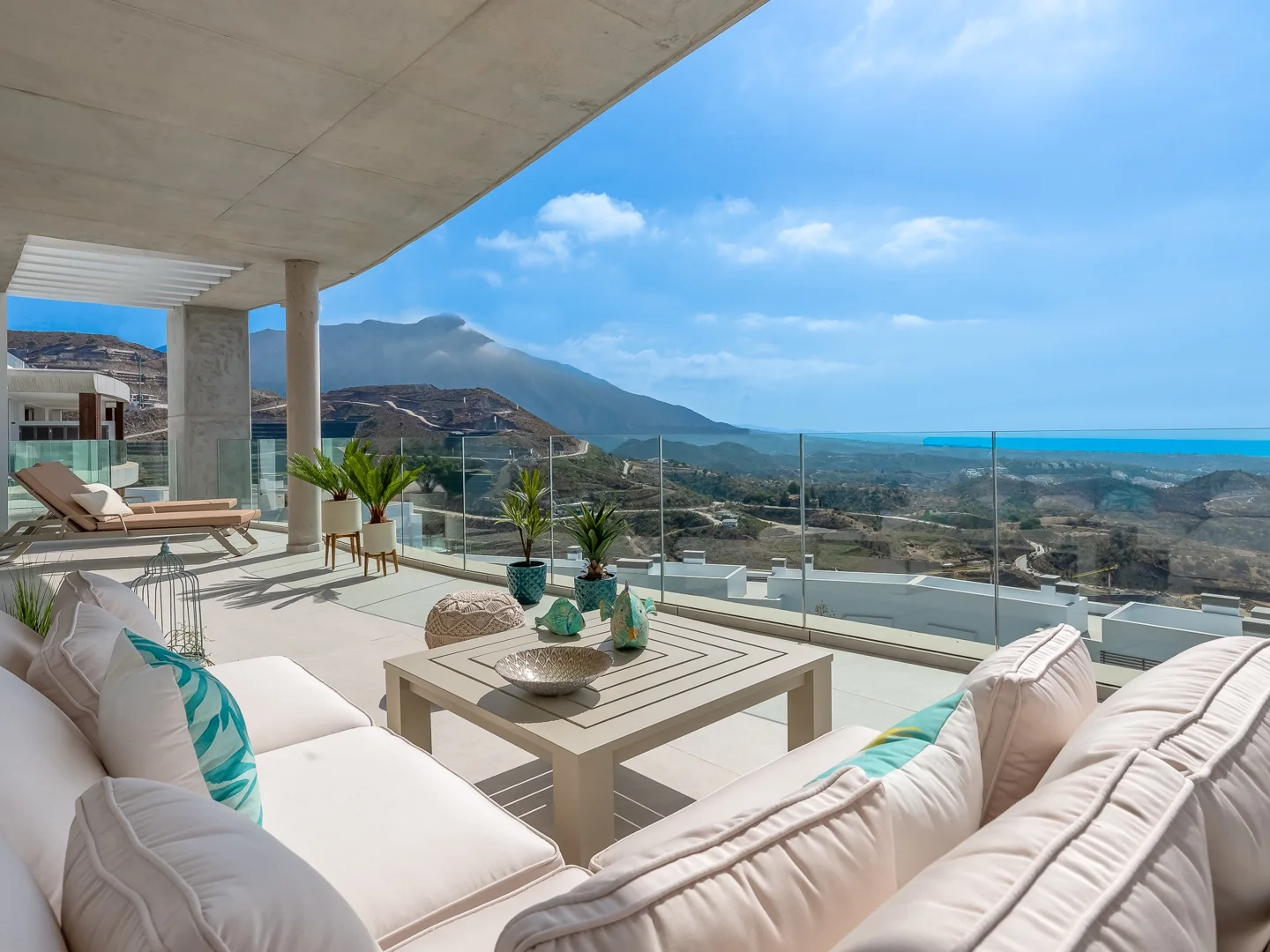 Luxury penthouse with panoramic sea views and private pool