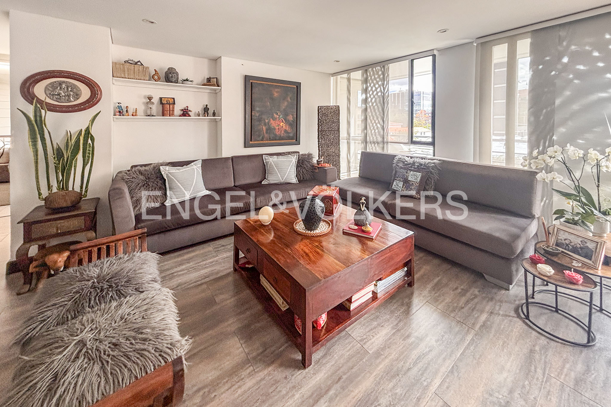 Apartamento moderno con balcón para venta en Santa Bibiana