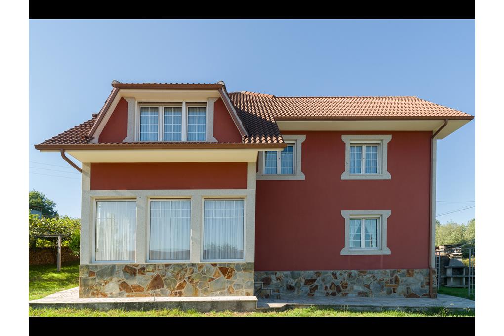 E&V sells a beautiful detached chalet, ready to move in: space, comfort, and endless possibilities.