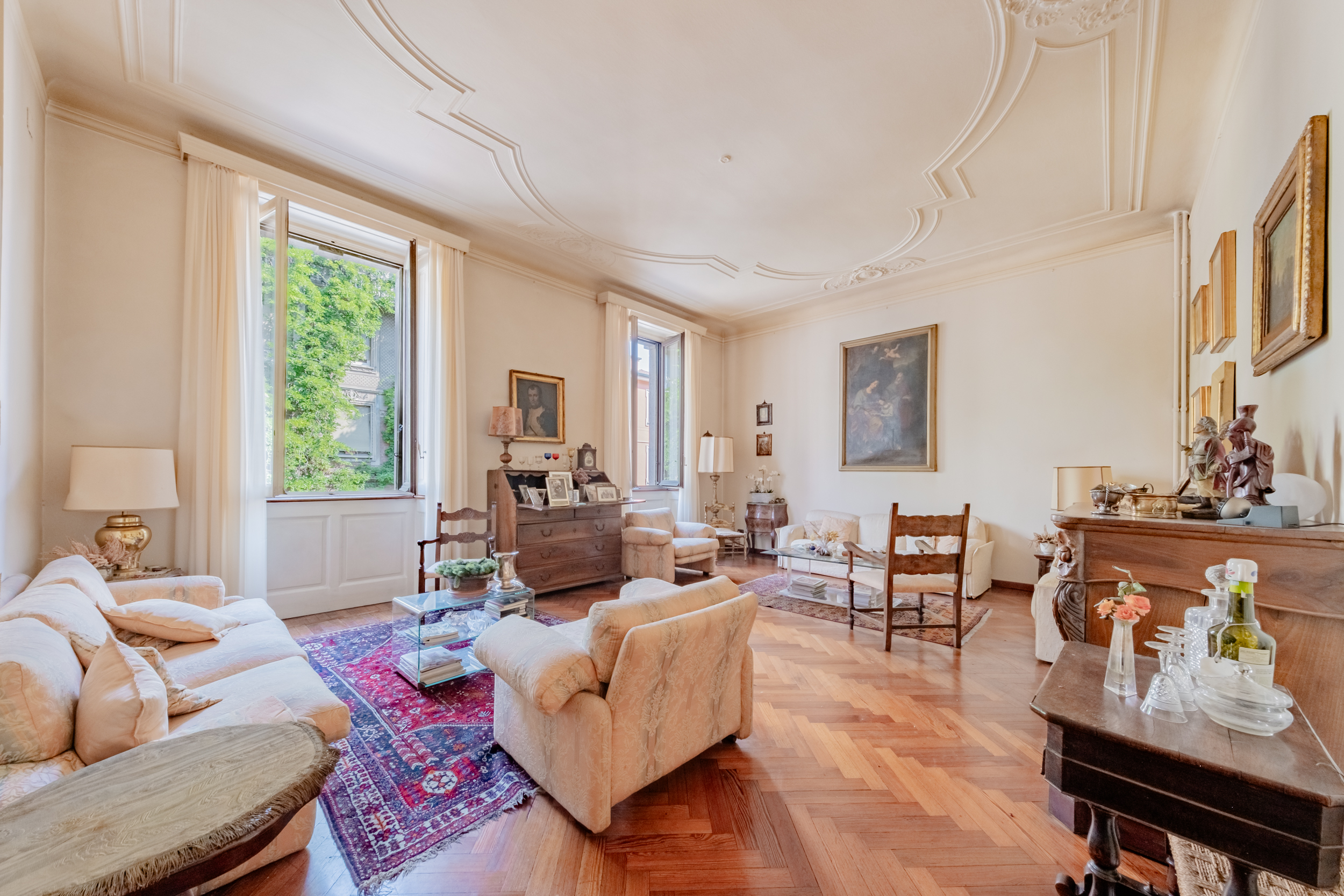 Period elegance with a large terrace in the heart of the Vercelli area