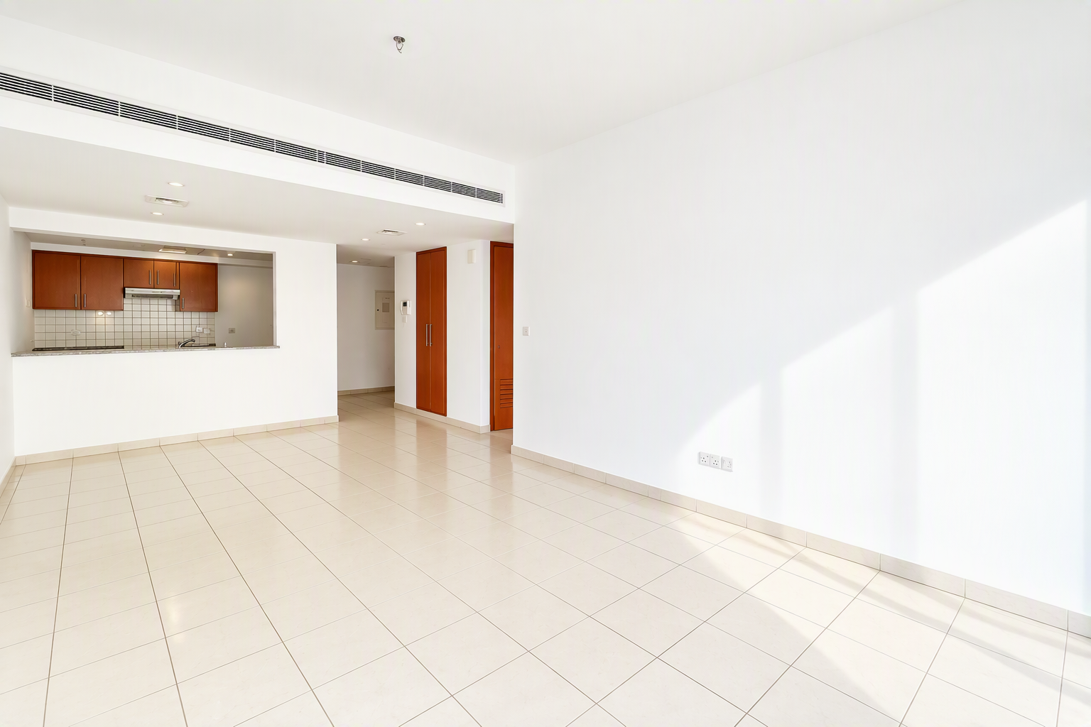 Unfurnished l Vacant l Pool View