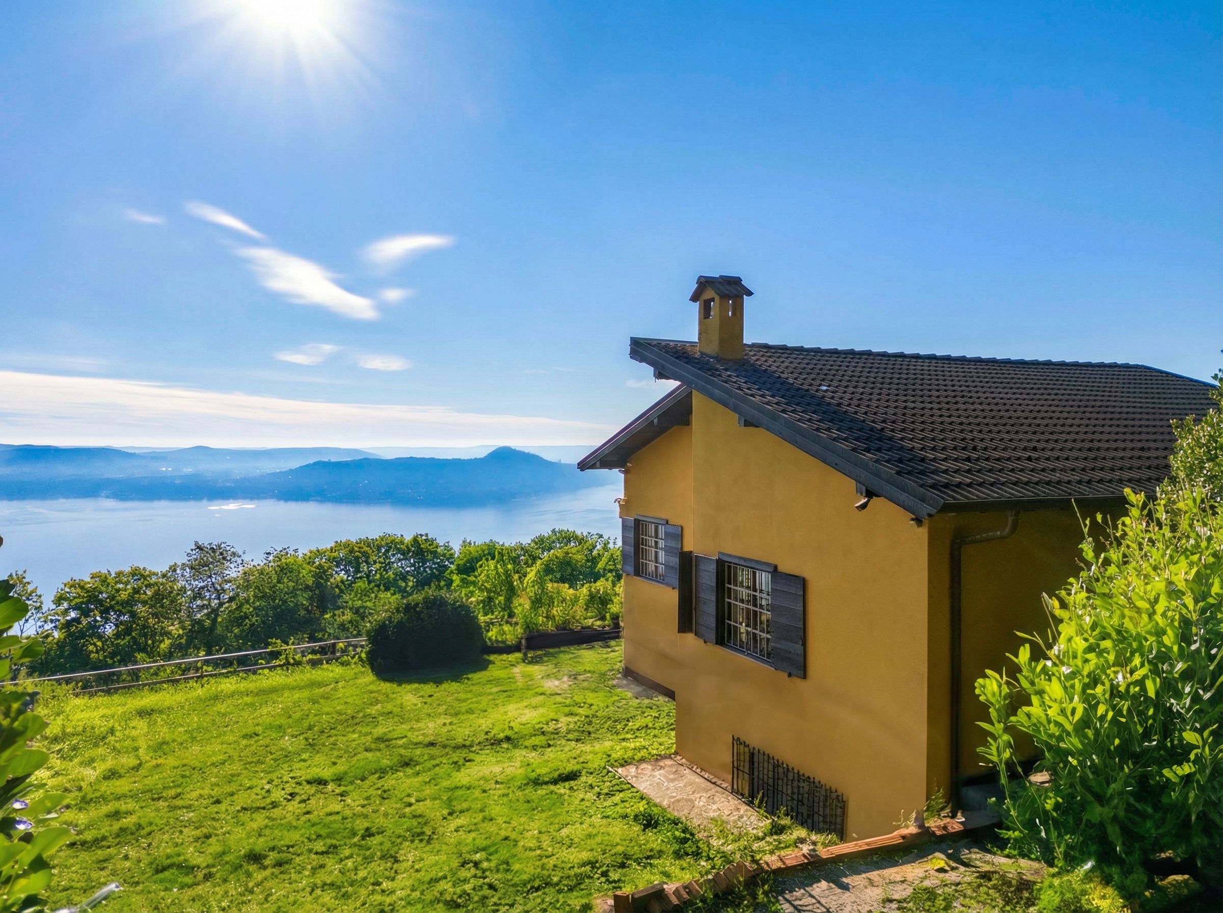 Villa in Lesa mit Pool und spektakulärem Ausblick