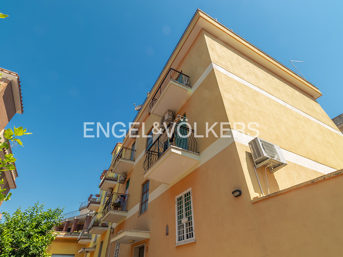 Independent two-room apartment with garden in Montespaccato area