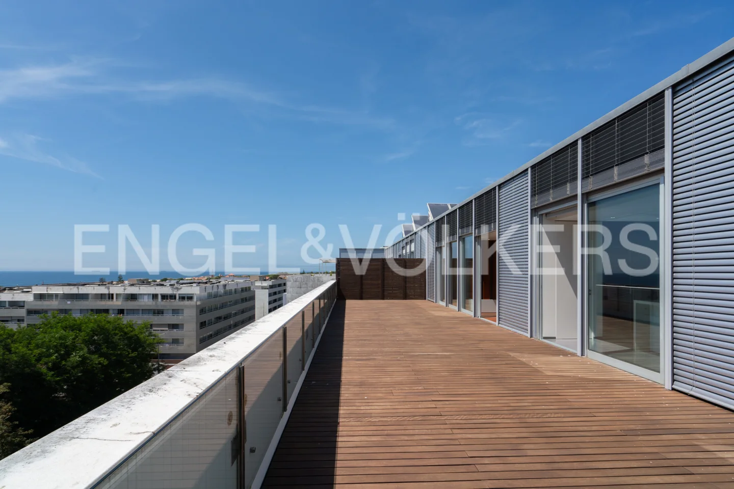 Fabulous T4 with terrace and sea view!