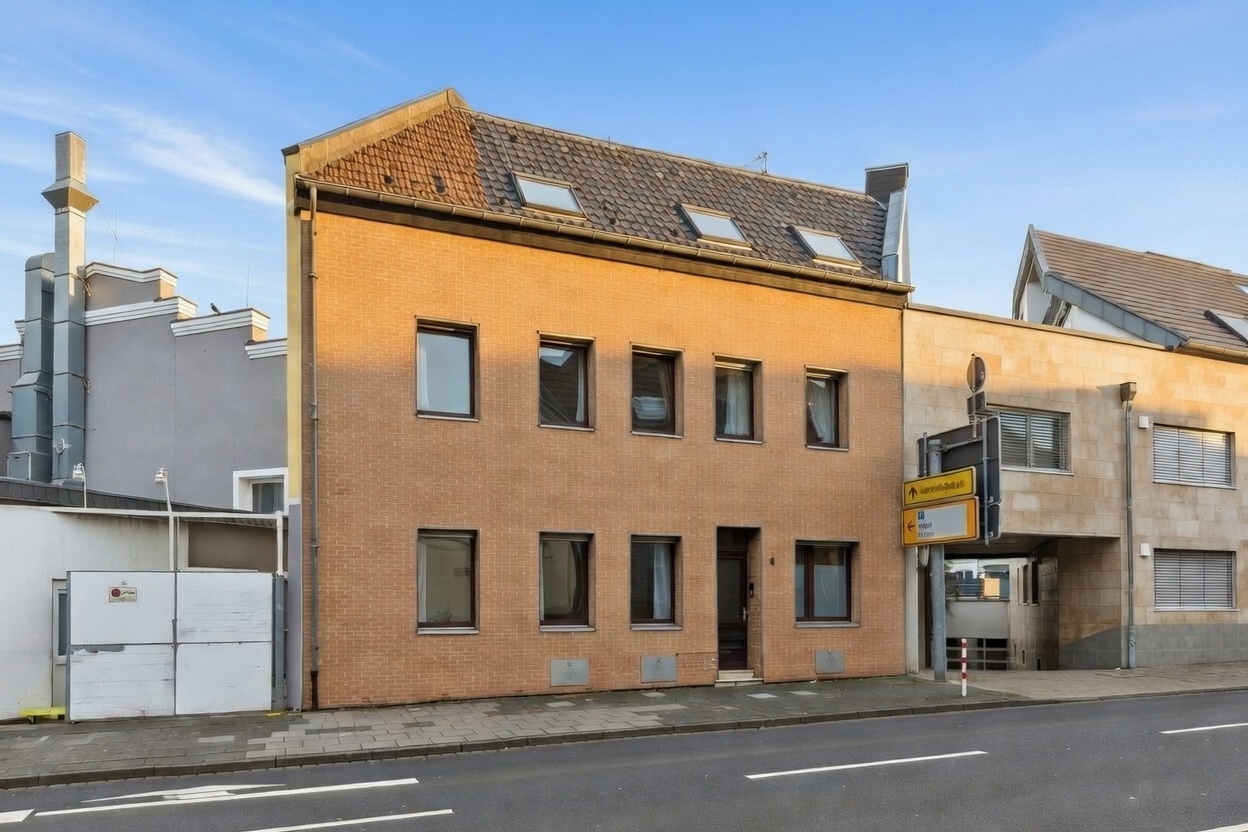 Spacious townhouse needing renovation in a central location
