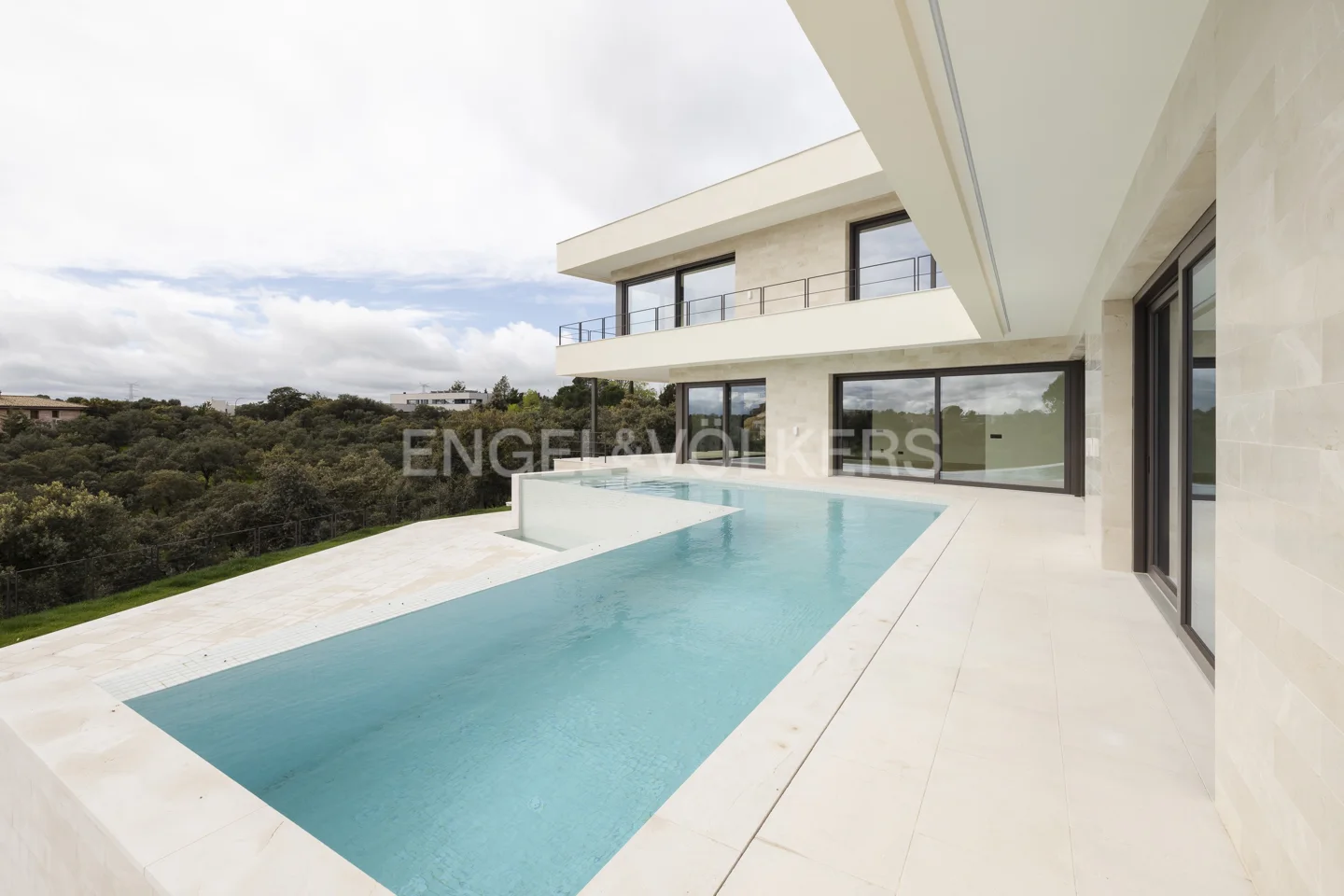 Spectacular brand new luxury villa in Ciudalcampo