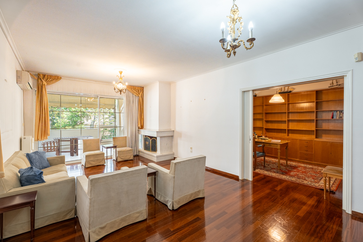 Family apartment with green views in Agia Paraskevi