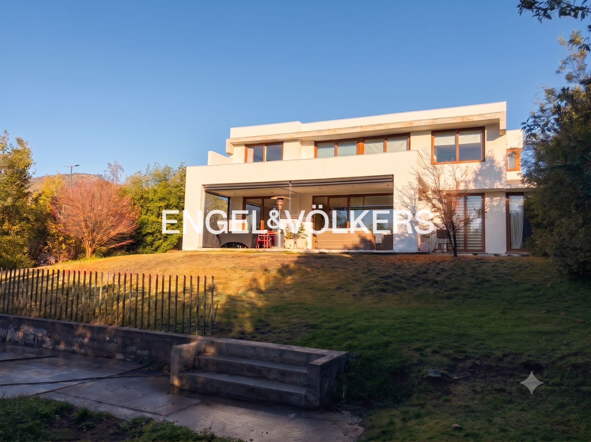 En condominio, con vista despejada cercana a colegio Craighouse
