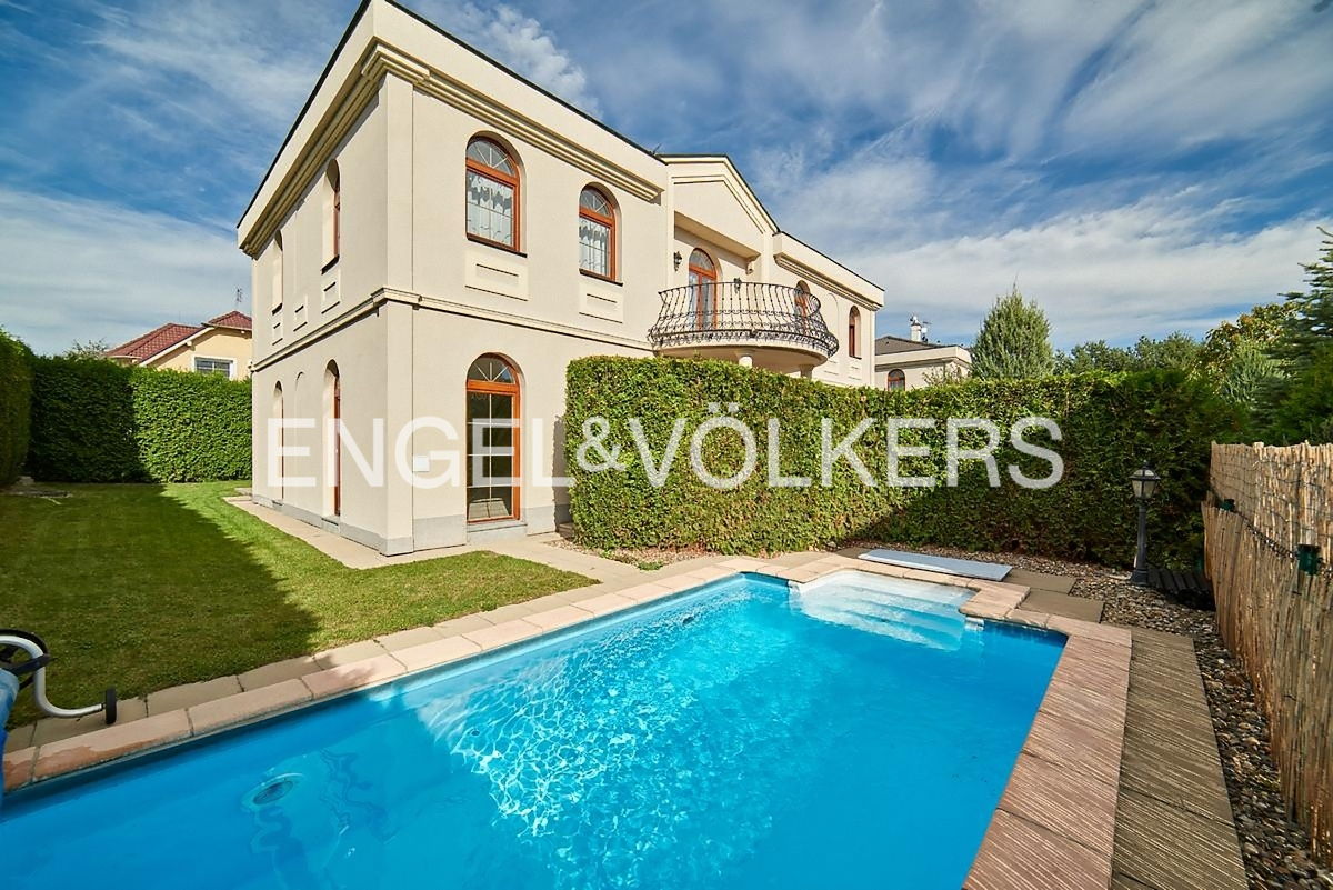 Luxury villa with garden and swimming pool