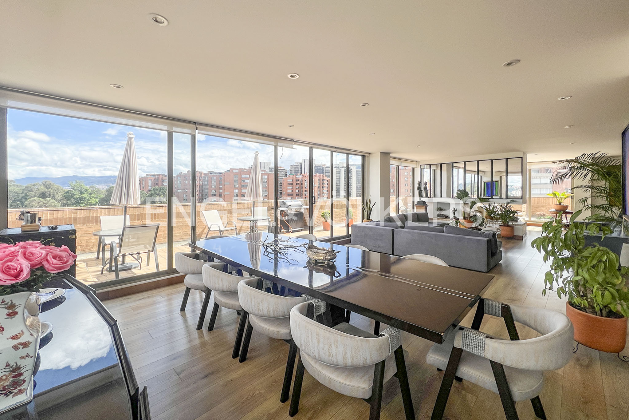Penthouse con amplia terraza para venta en Calleja Alta