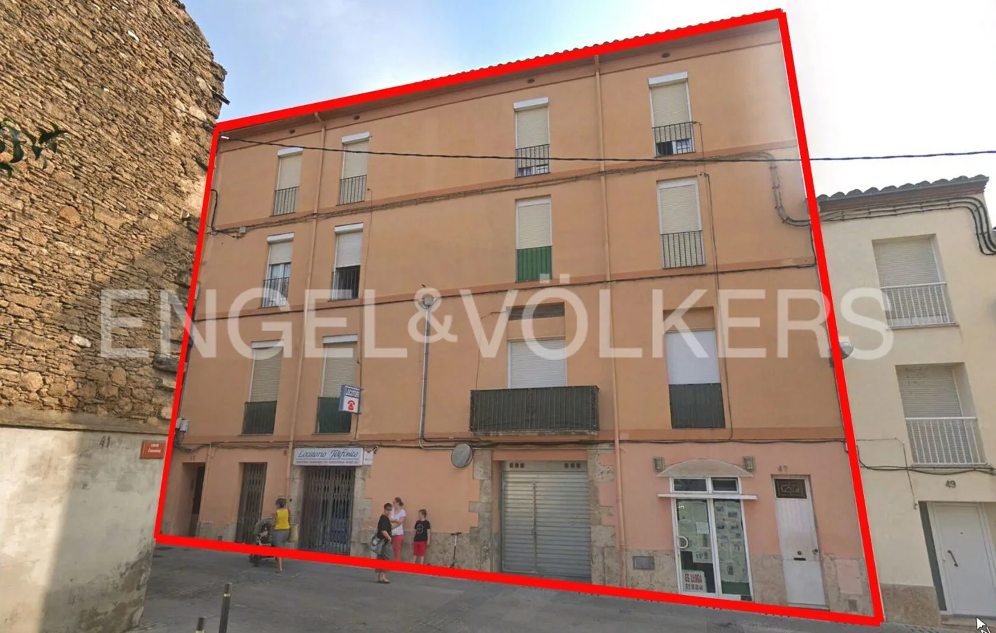 Entire building for sale in Banyoles