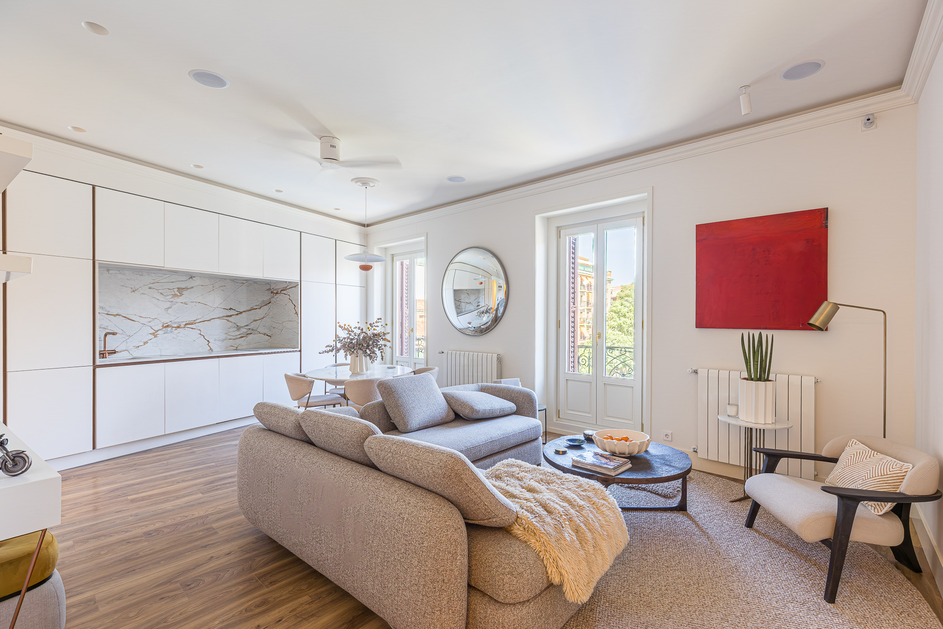 Bright Furnished 2-Bedroom Home facing Plaza de los Carros