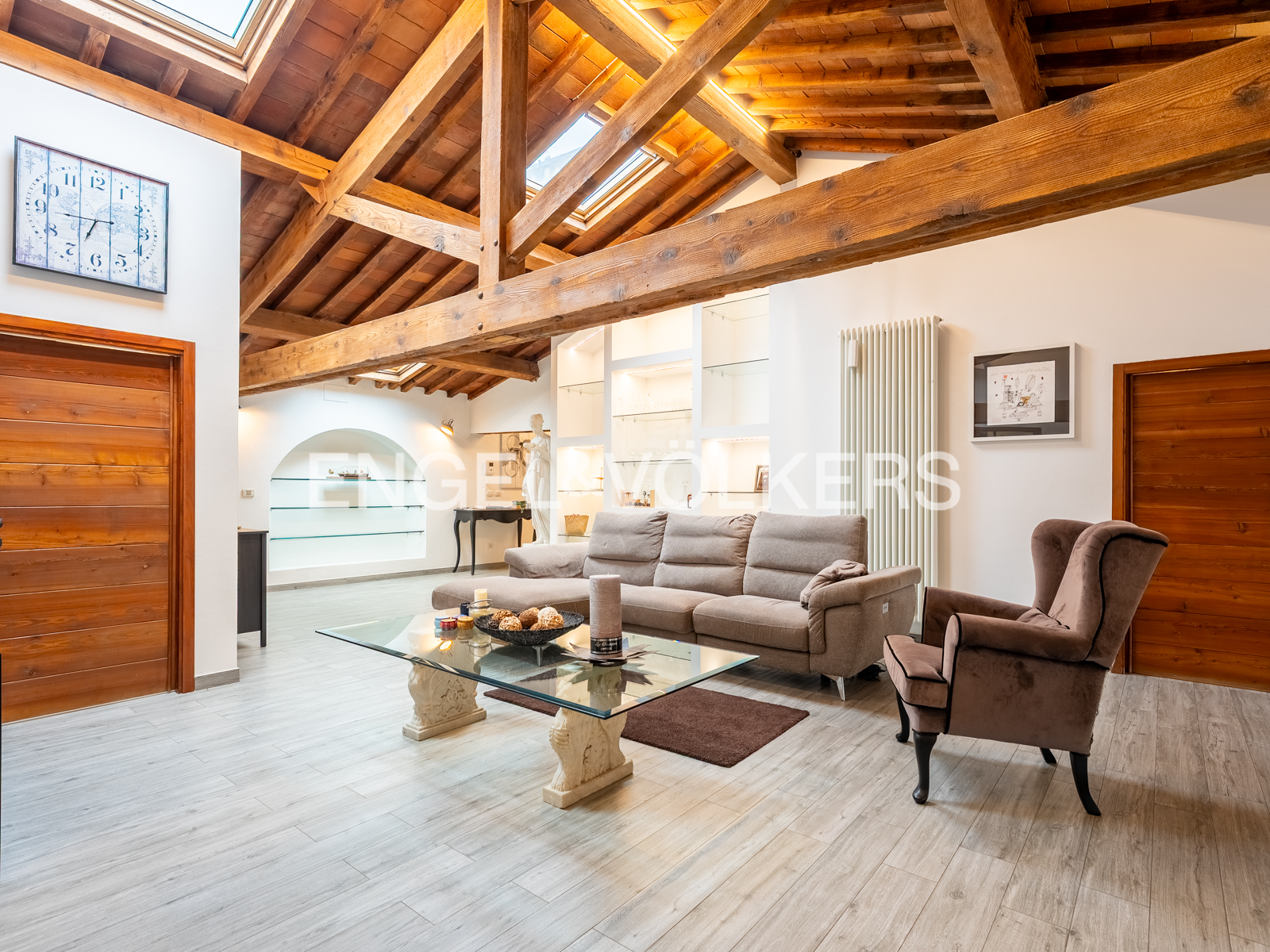 Spacious five-room apartment near San Jacopino