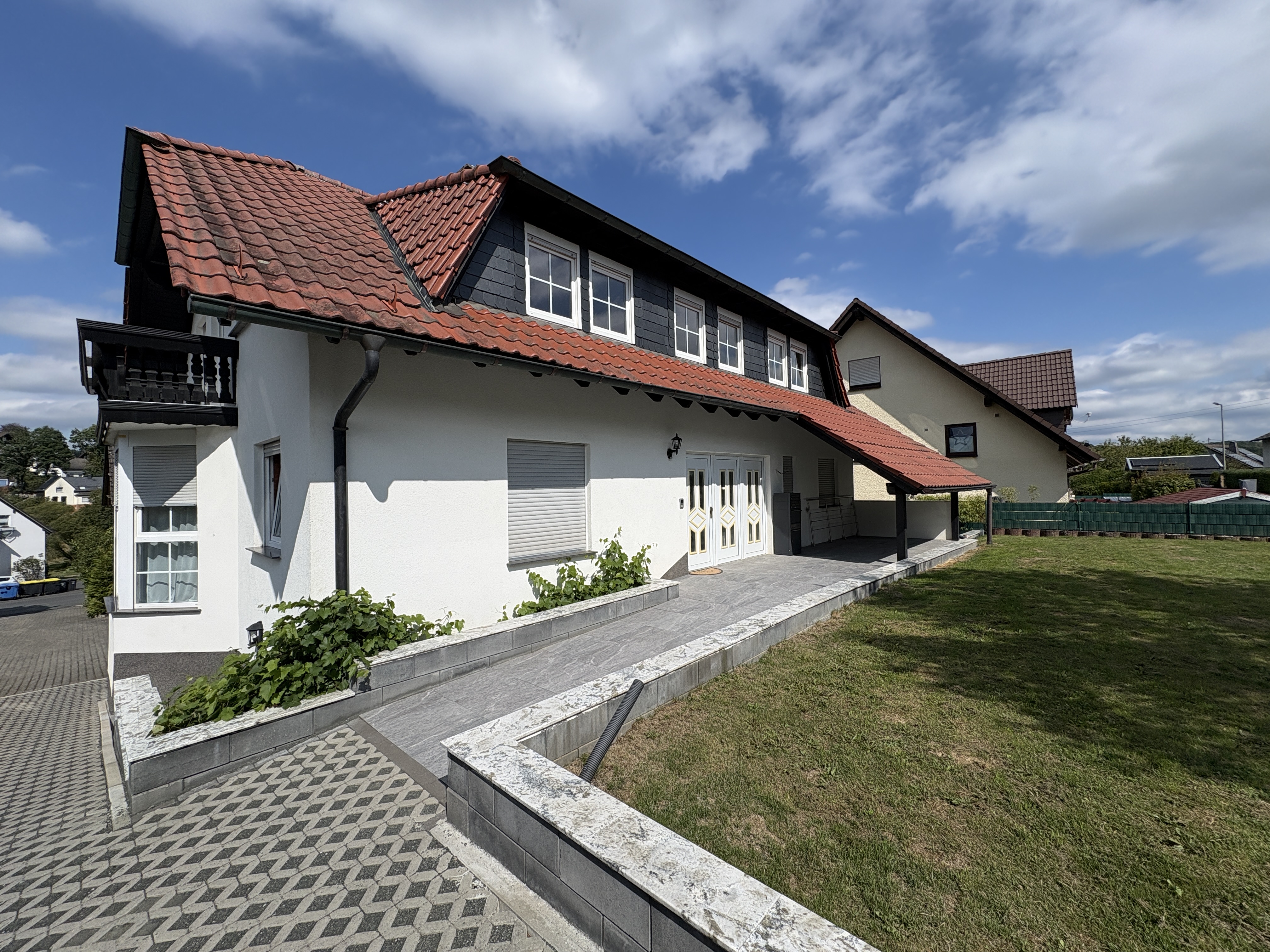 Exklusive 3,5-Zimmer-Wohnung mit zwei Balkonen und hochwertiger Ausstattung