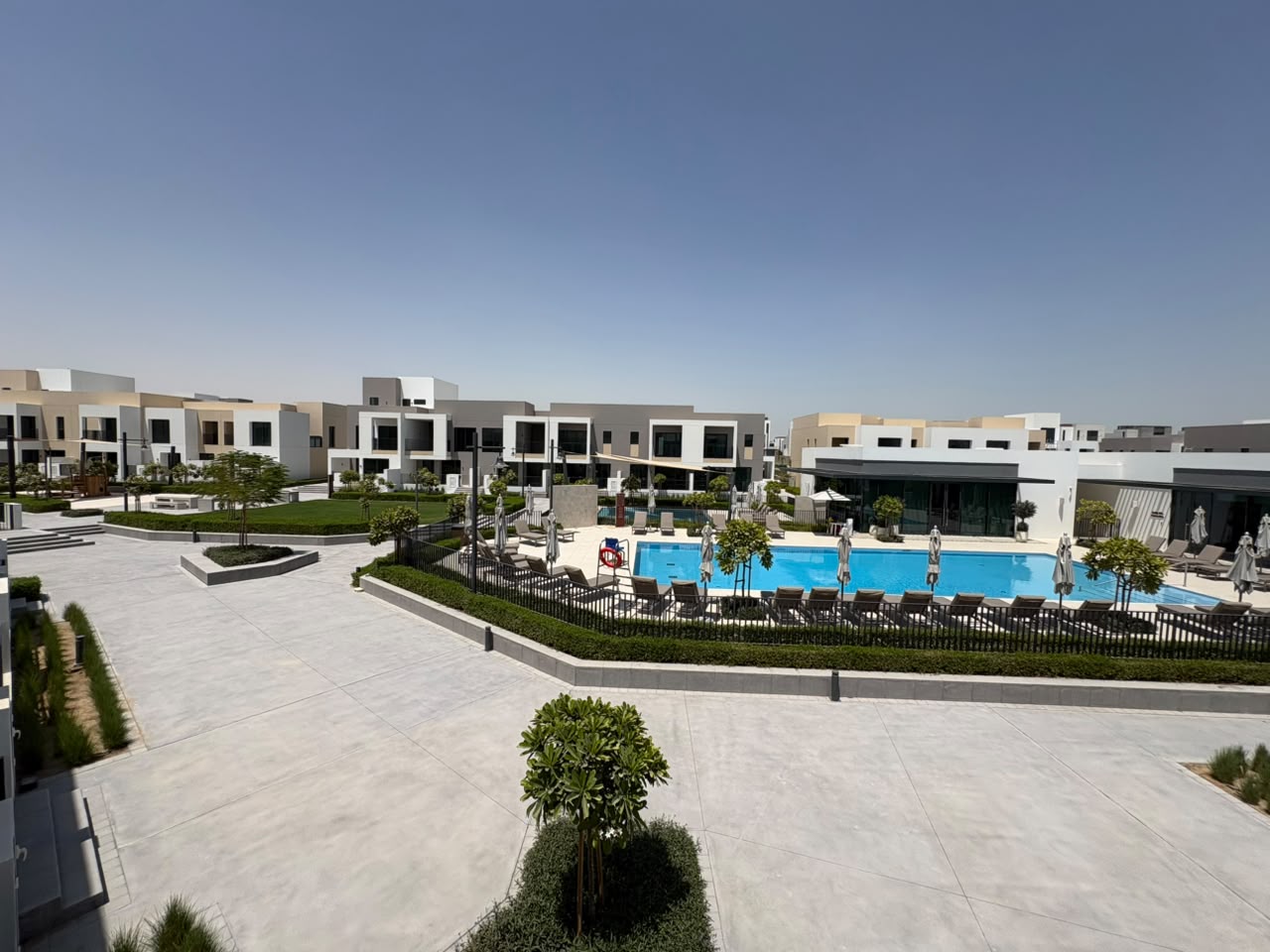 Single Row | Vacant | Backing Pool | G+2