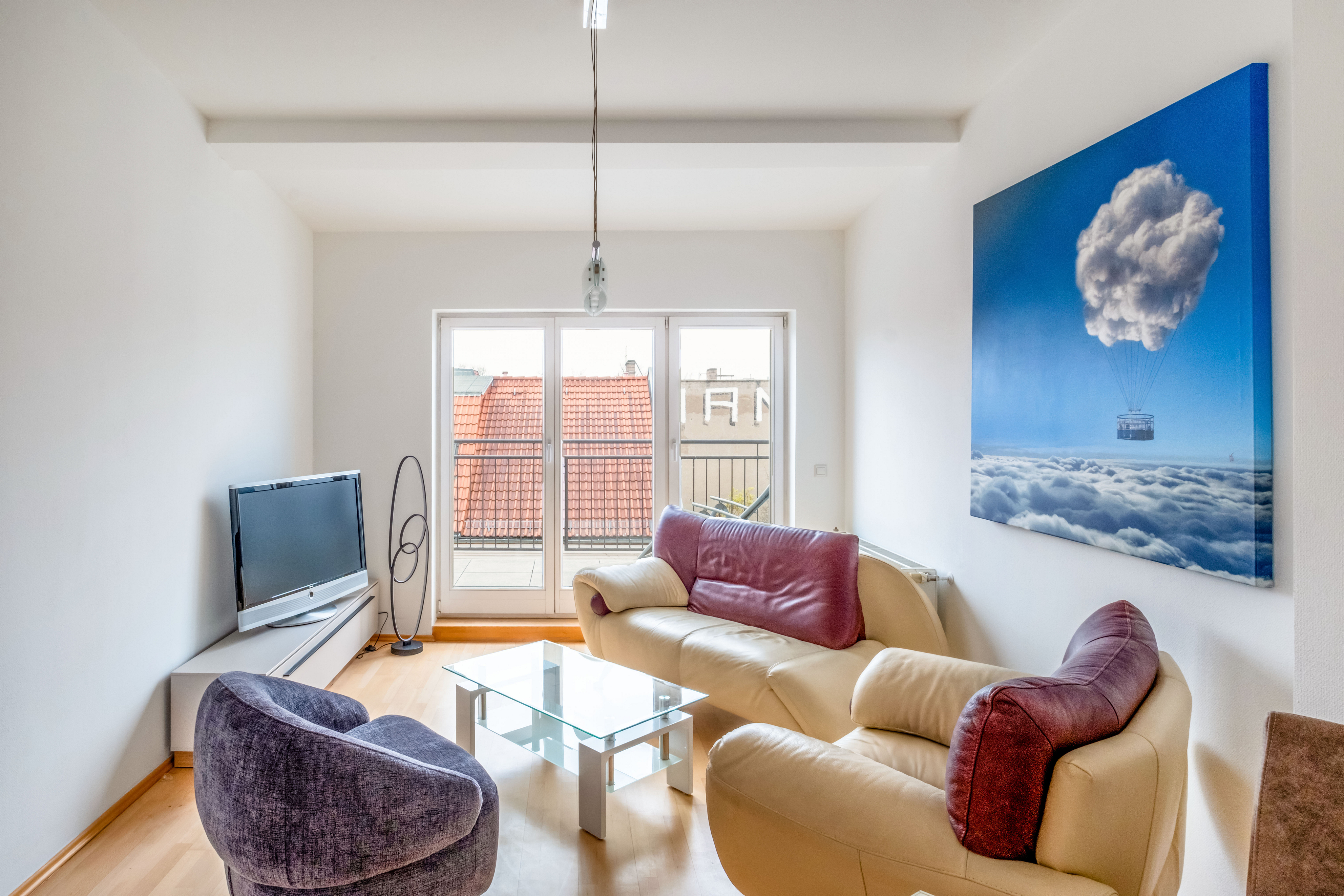 Befristet: Möblierte Dachgeschosswohnung mit Terrasse im Travekiez