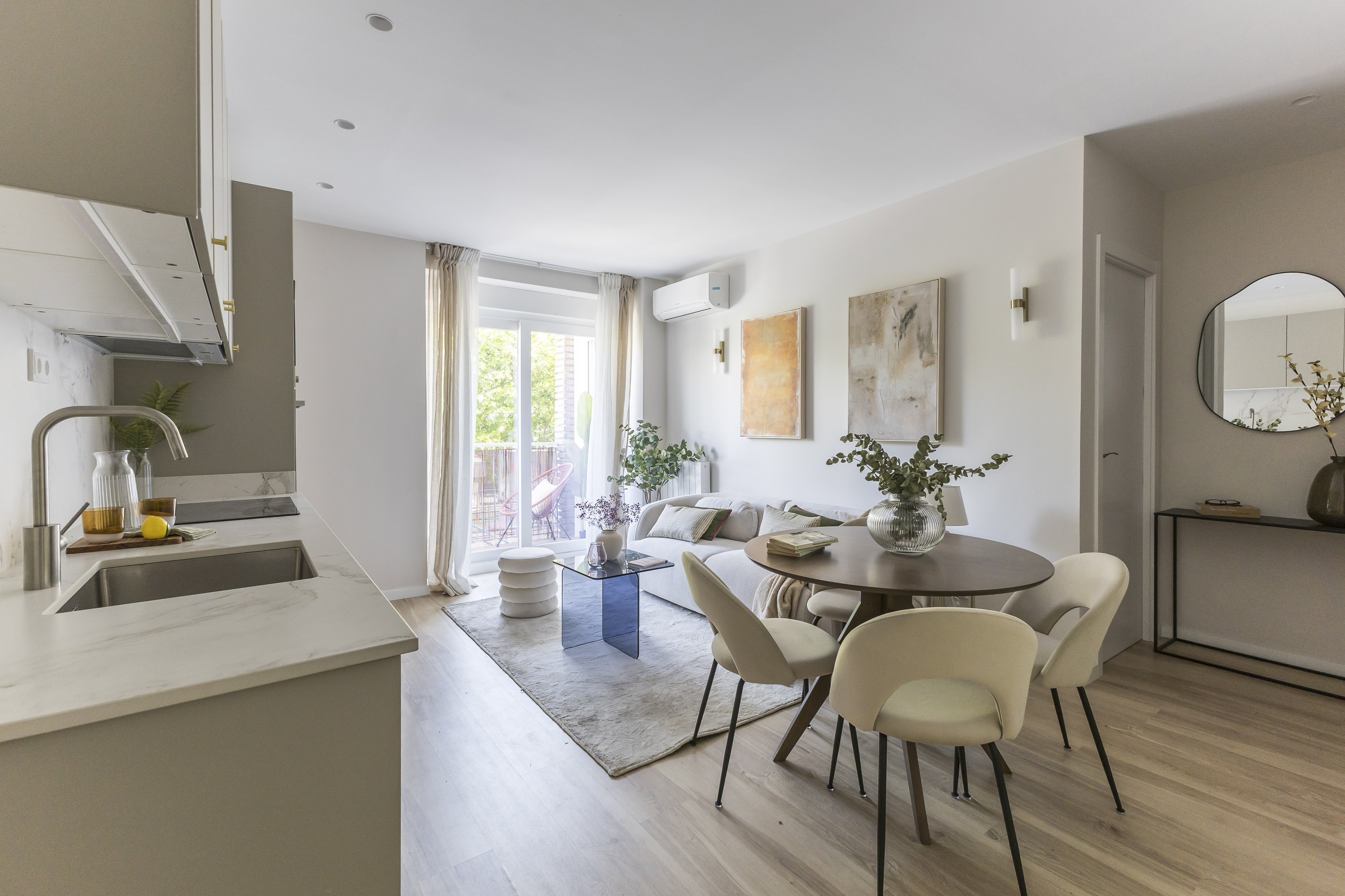 Spectacular newly renovated apartment with terrace and luxury furnishings