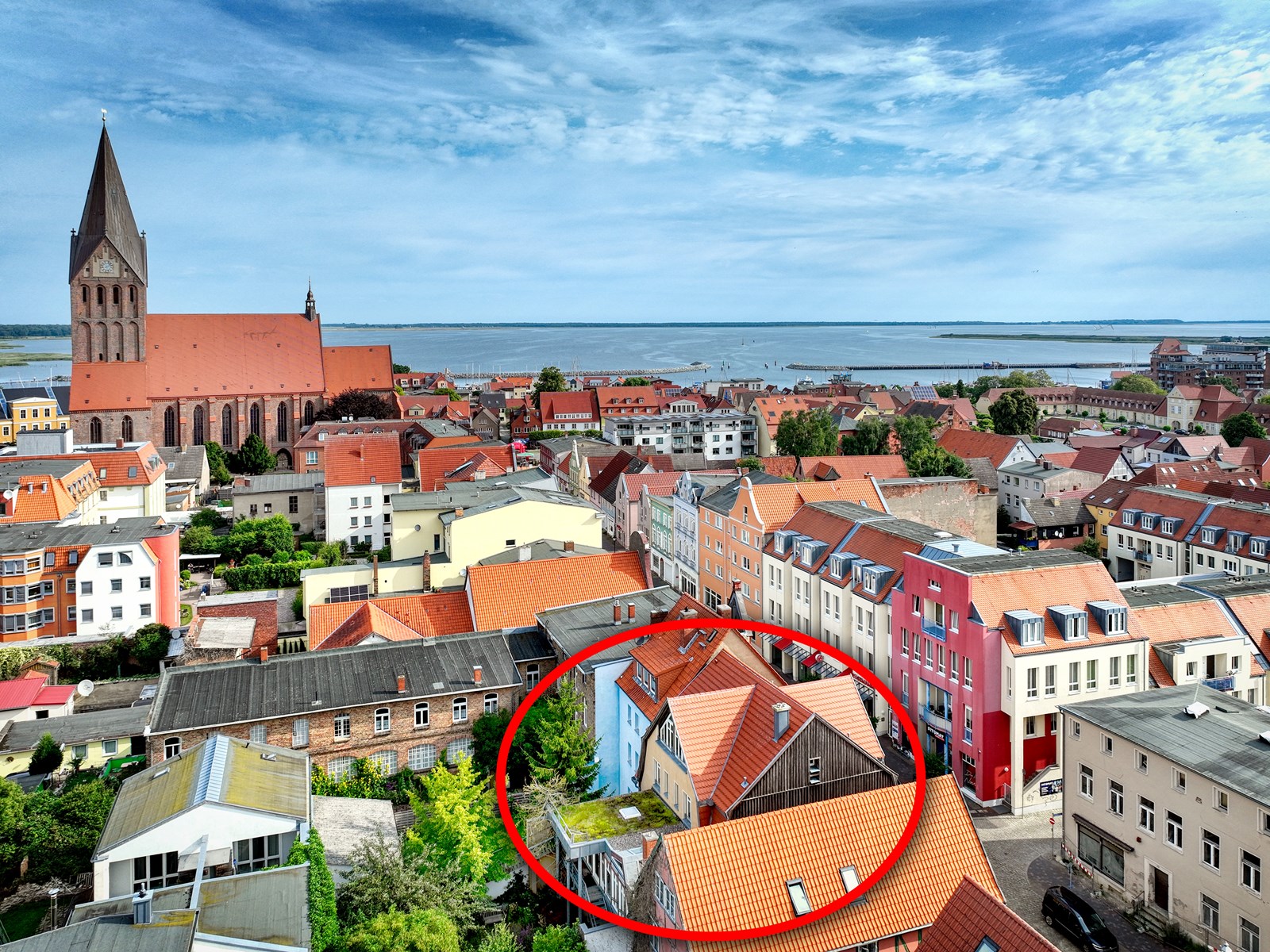 Hochwertiges Architektenhaus im Stadtzentrum - vermietete Gewerbeeinheit inklusive -