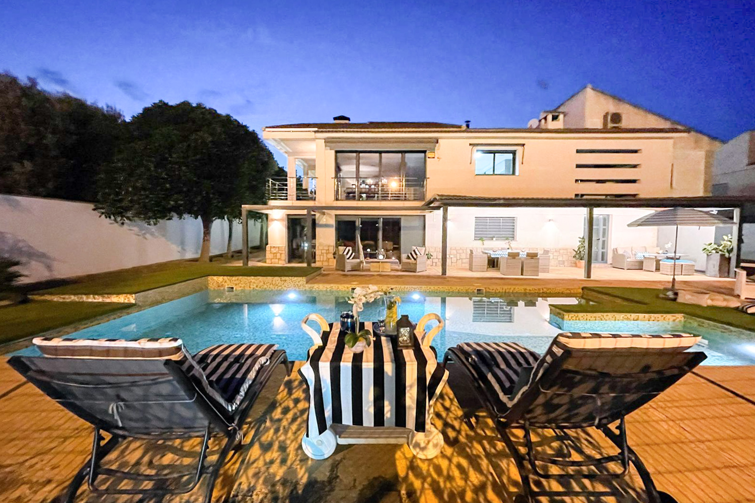 Majestic mansion with private pool and gym in La Pobla de Vallbona