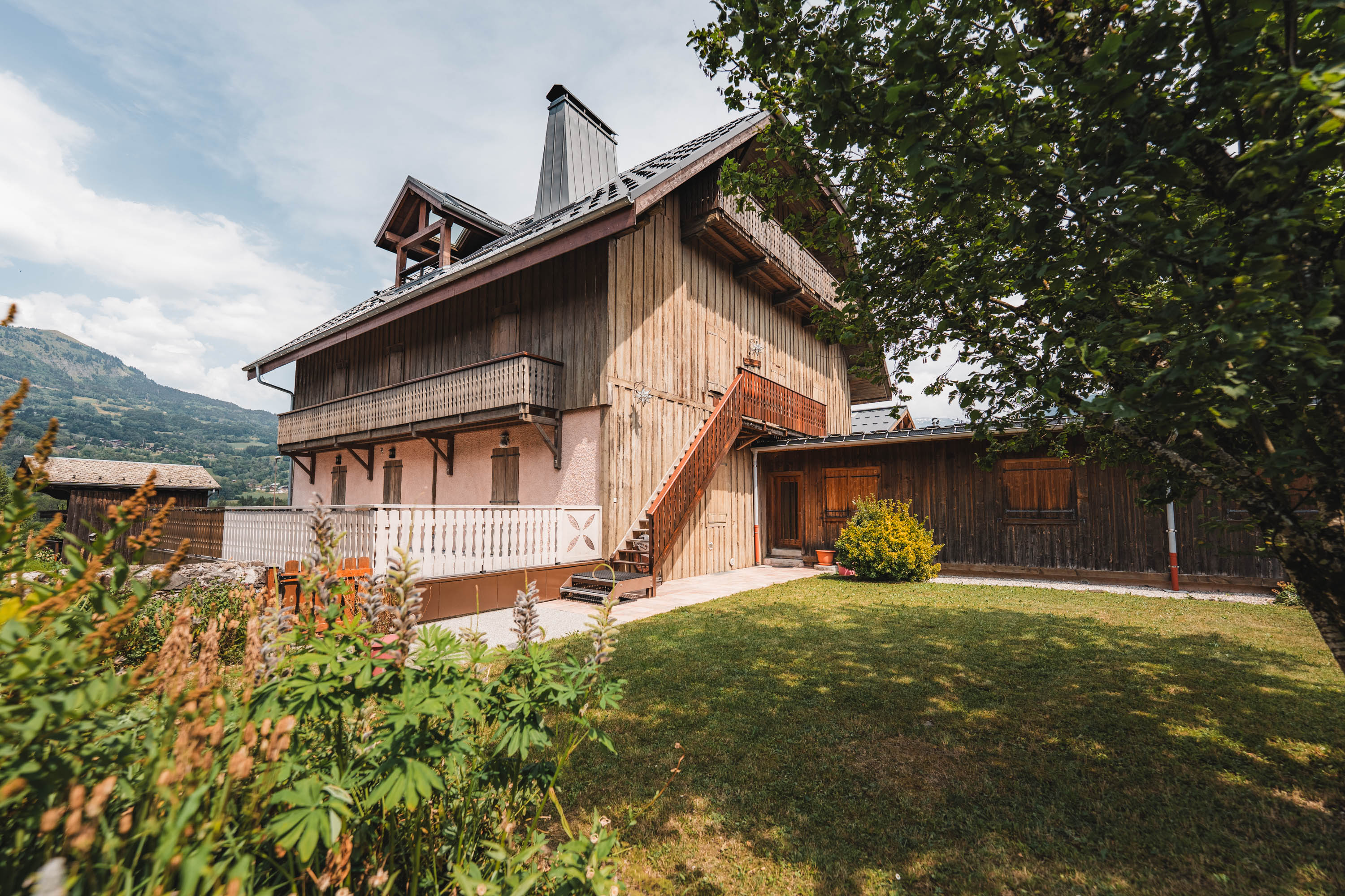 Lovely apartment in the heart of Morillon, near the SKI lift departure and the village.