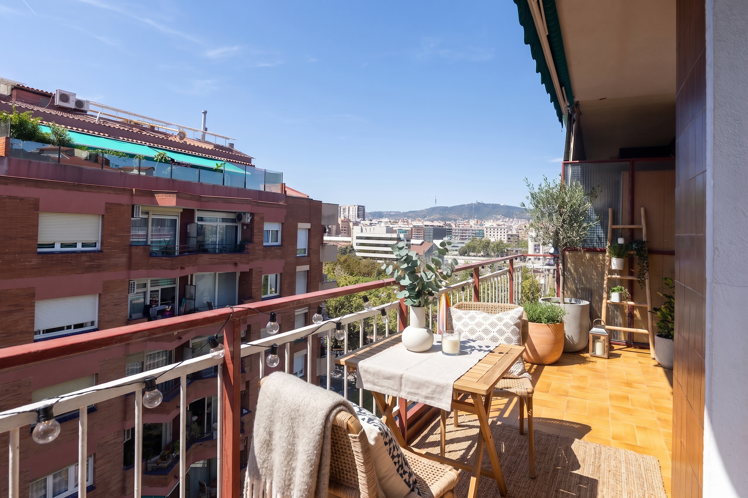 Top-floor apartment with terrace and unobstructed views [KI-modifiziert]