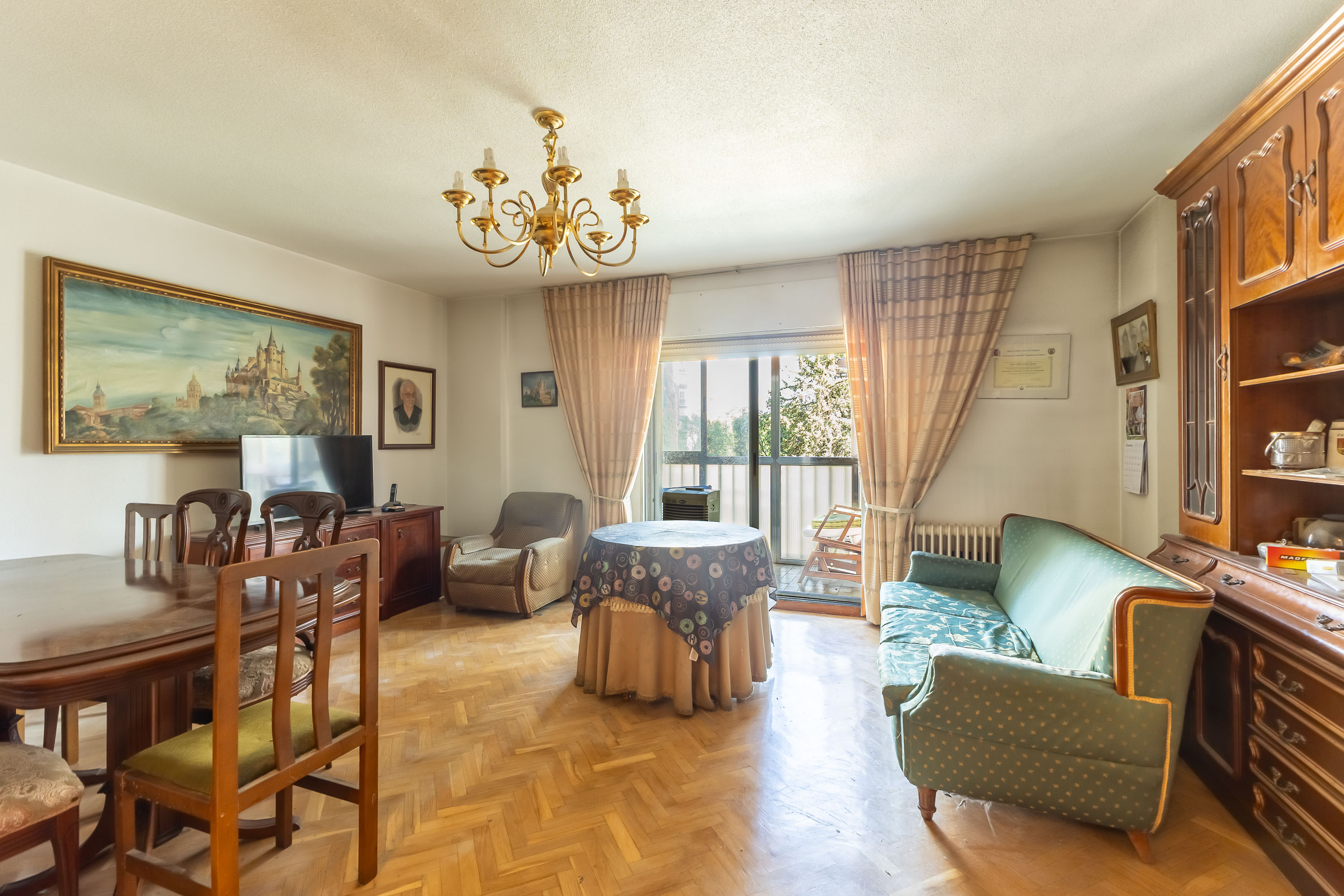 Wonderful exterior apartment to renovate in La Paz, with garage.