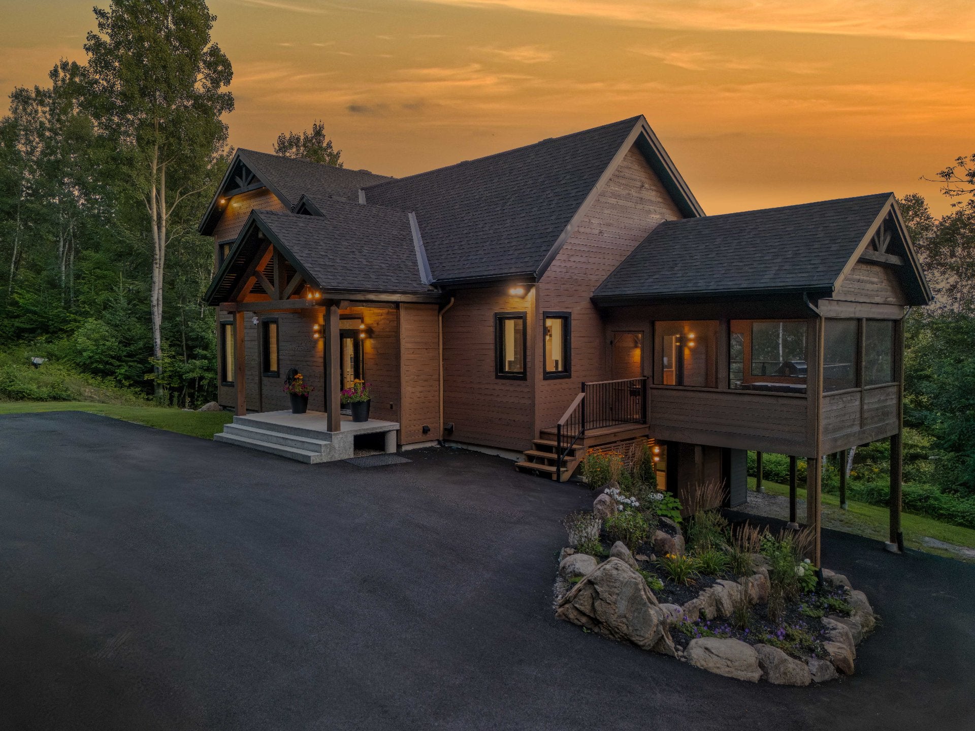Mont-Tremblant Beautiful Property - 4 bedrooms, 3 bathrooms