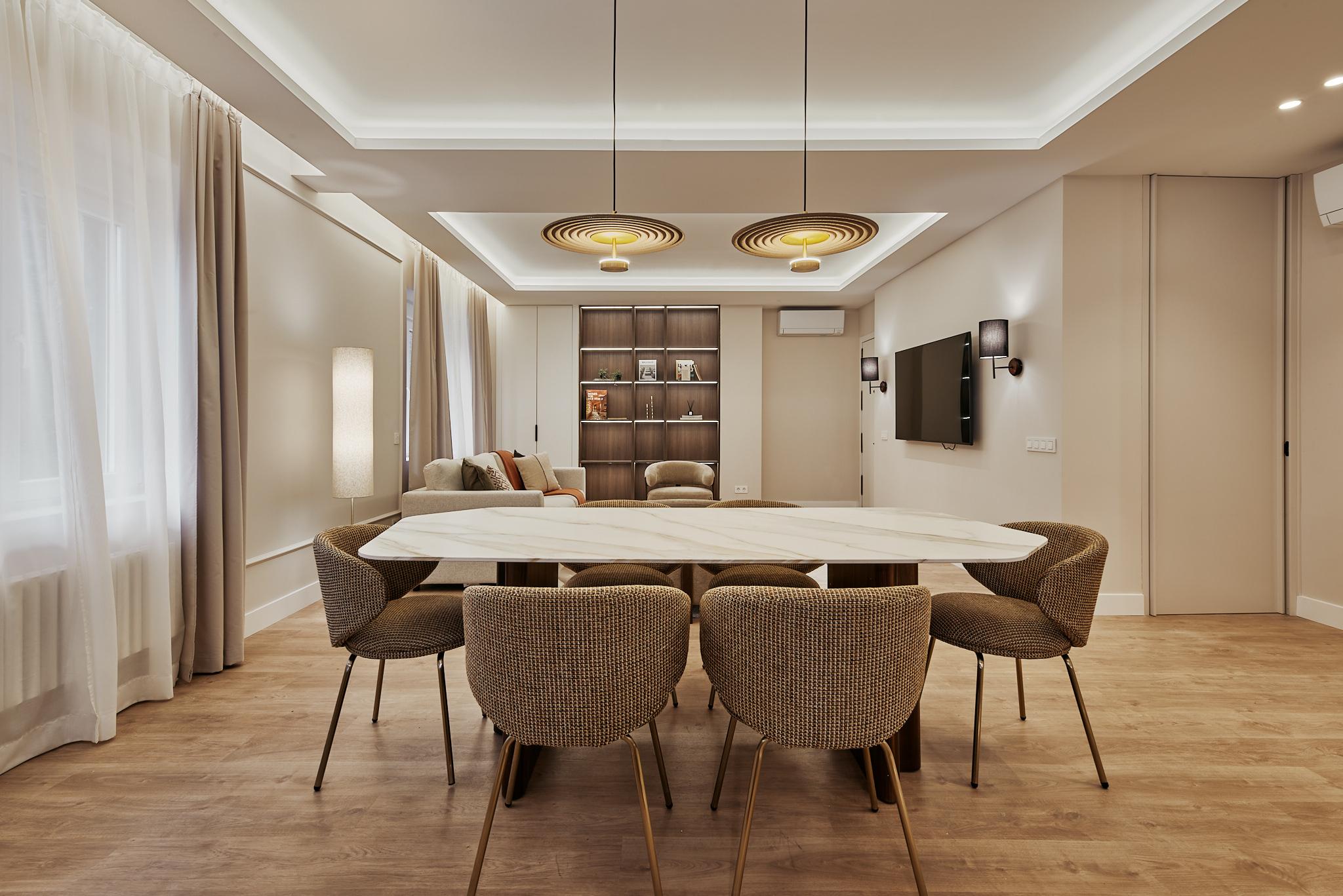 Three-bedroom corner flat, refurbished and furnished in Goya.