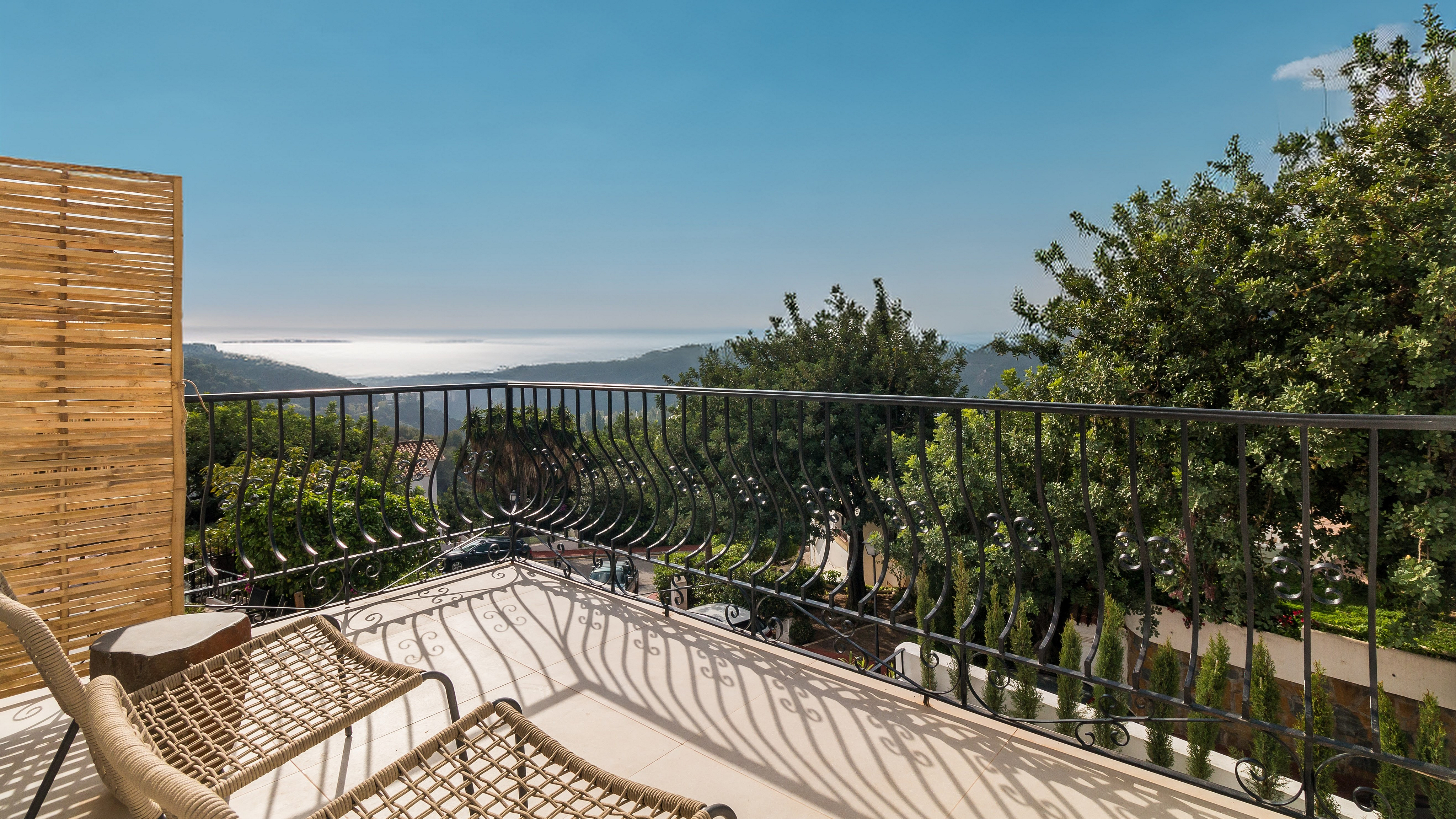 Beautifully Designed Home with Stunning Panoramic Views and Tourist License