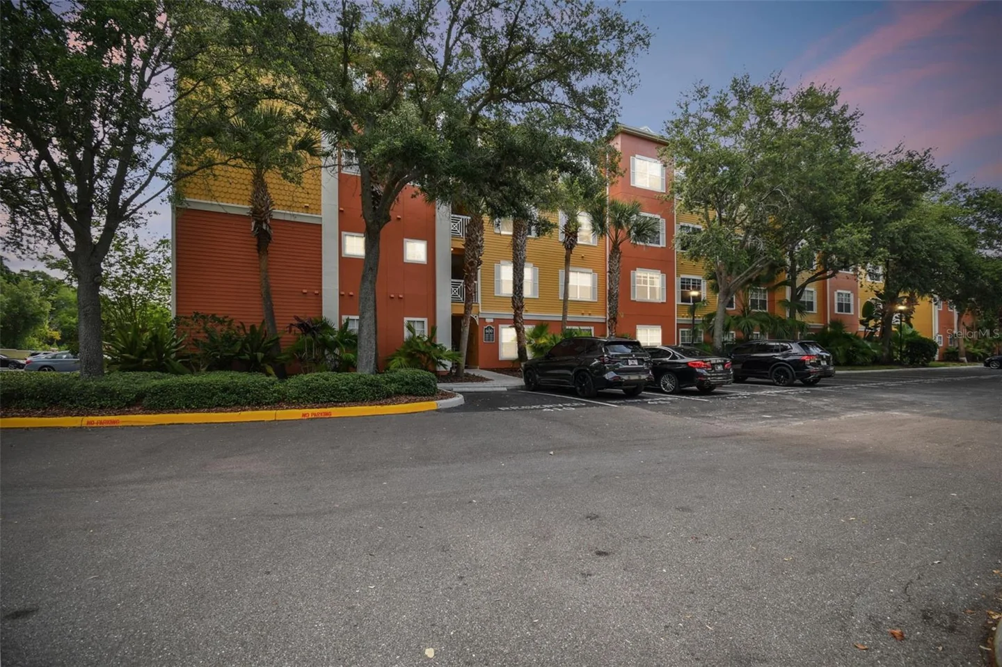So. Tampa Location, with Open Plan in Resort Style Community