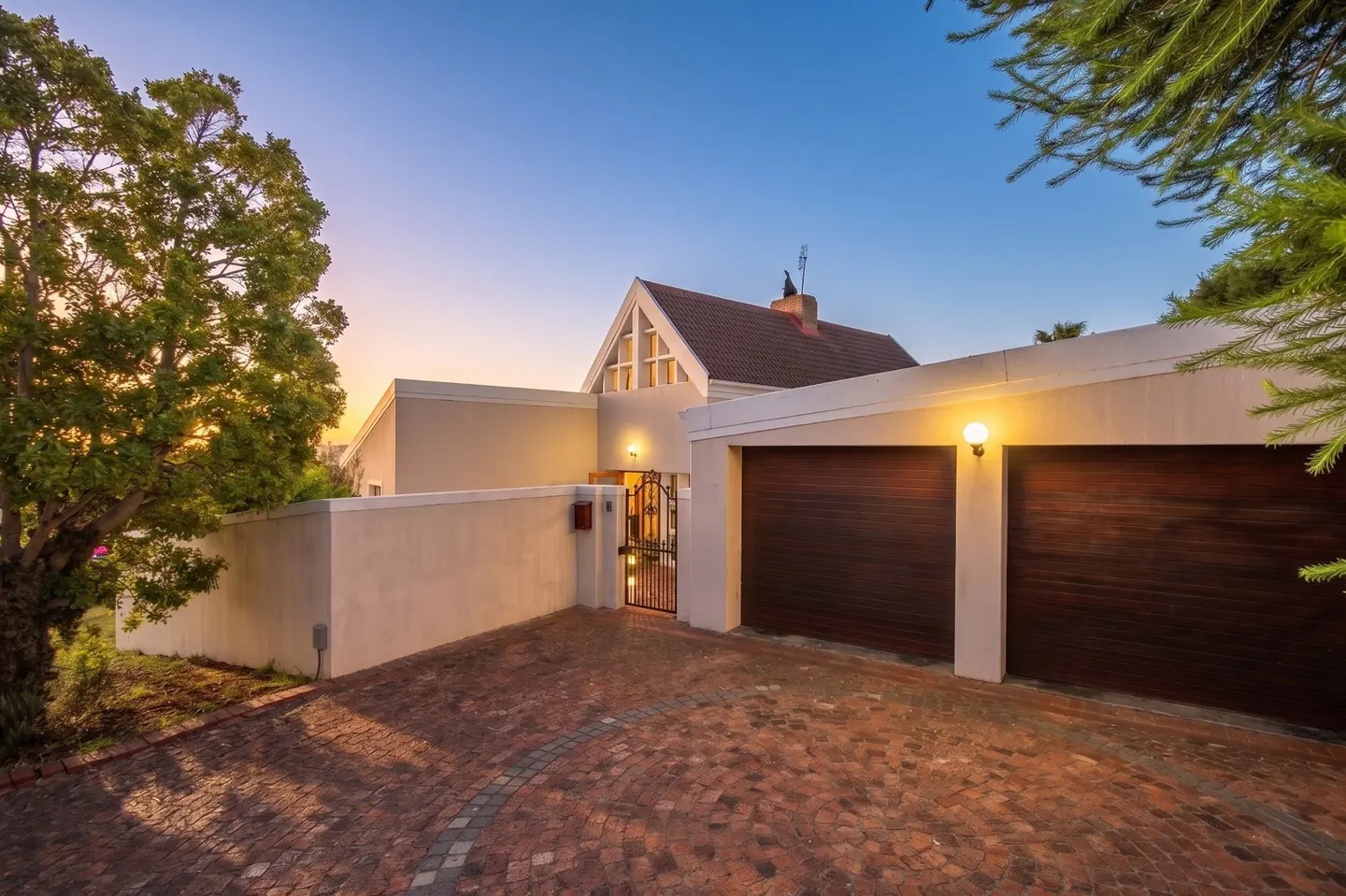 4 Bedroom House for sale -Rome Glen Somerset West.jpg