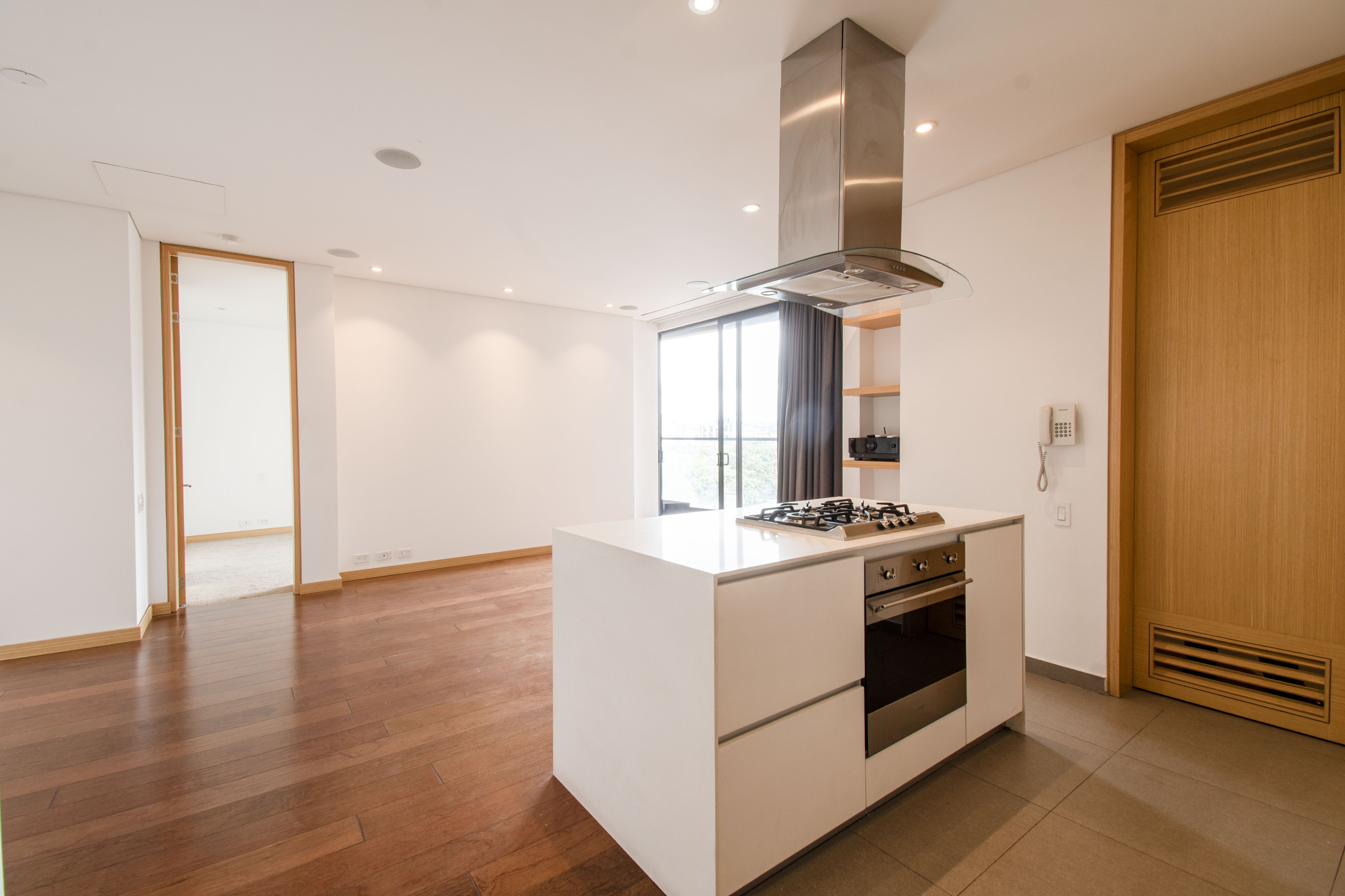 Apartamento con balcón para venta en El Virrey