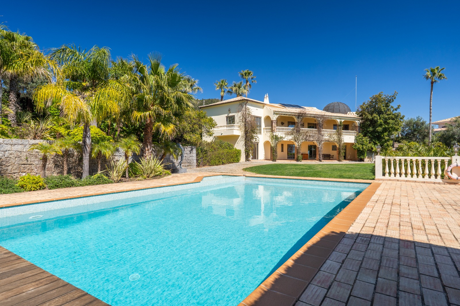 Refined Luxury Villa with Panoramic Views & Expansive Gardens in Monchique