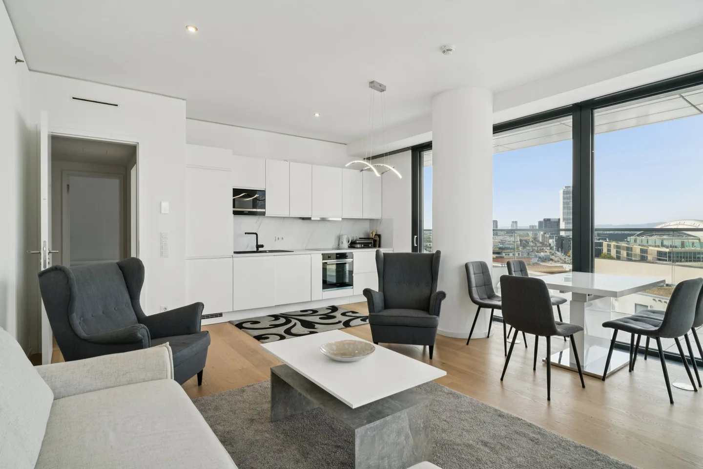 Exklusive möblierte Vier-Zimmer-Wohnung im Frankfurter Europaviertel mit Skylineblick - Photo 2