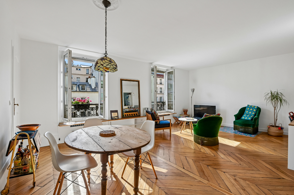 Exclusive - Paris 18th, Marx Dormoy - 72 m² apartment / 2 bedrooms, nicely renovated