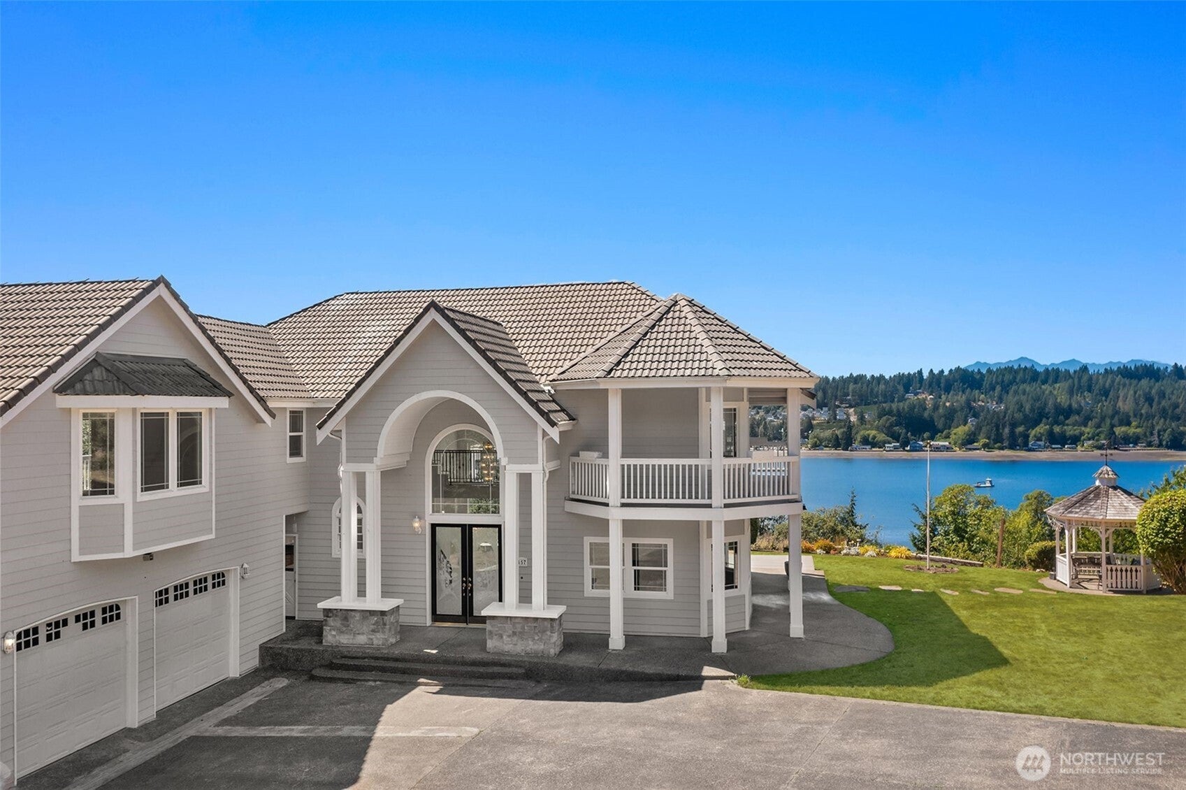 Distinguished 4.6 Acre North Bay Estate in Belfair