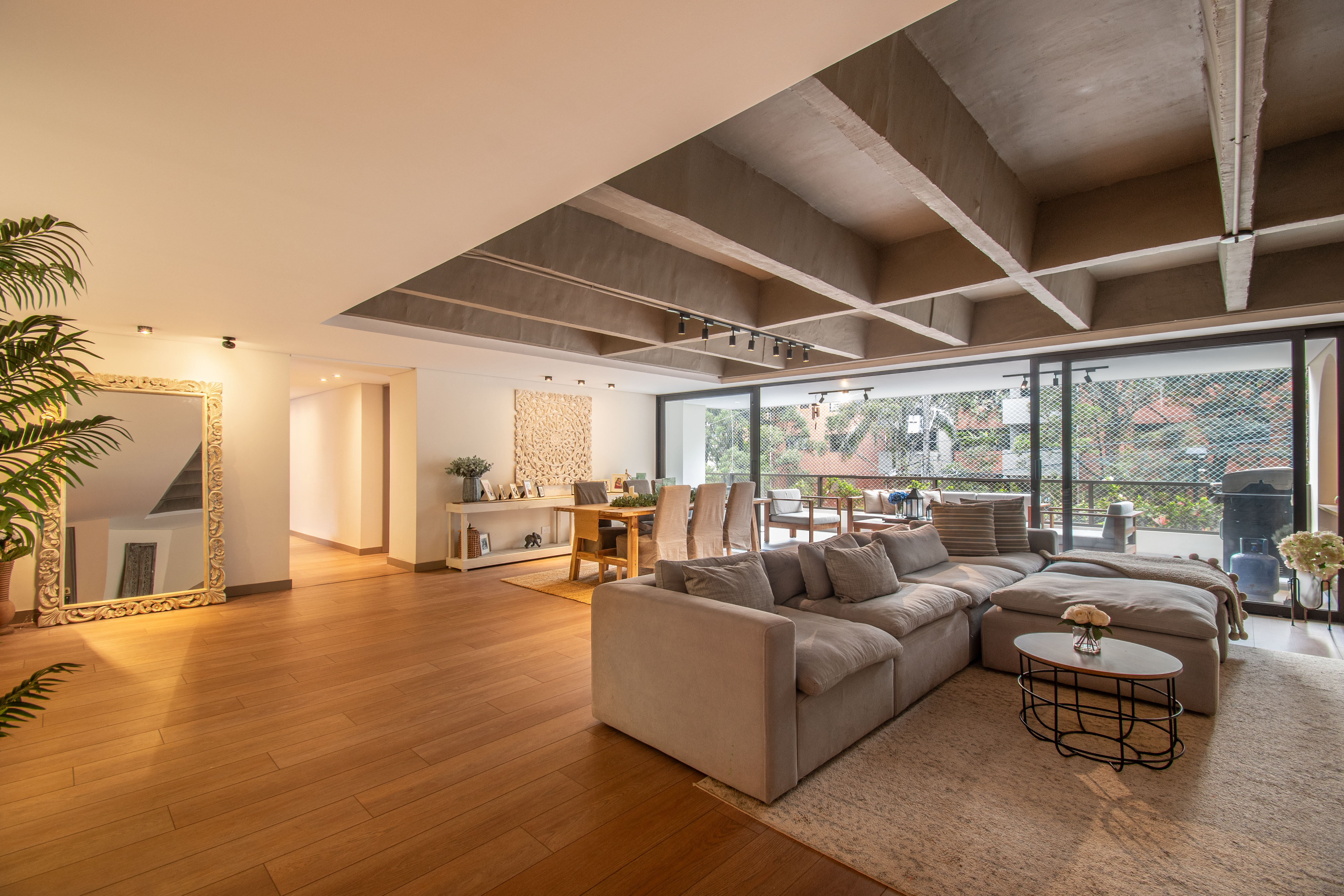 Apartamento con terraza y clubhouse para venta en Altos del Poblado