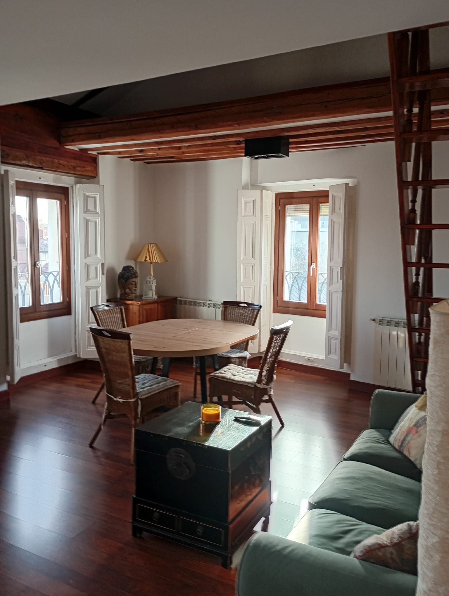 Brigh two-bedroom flat in Sol