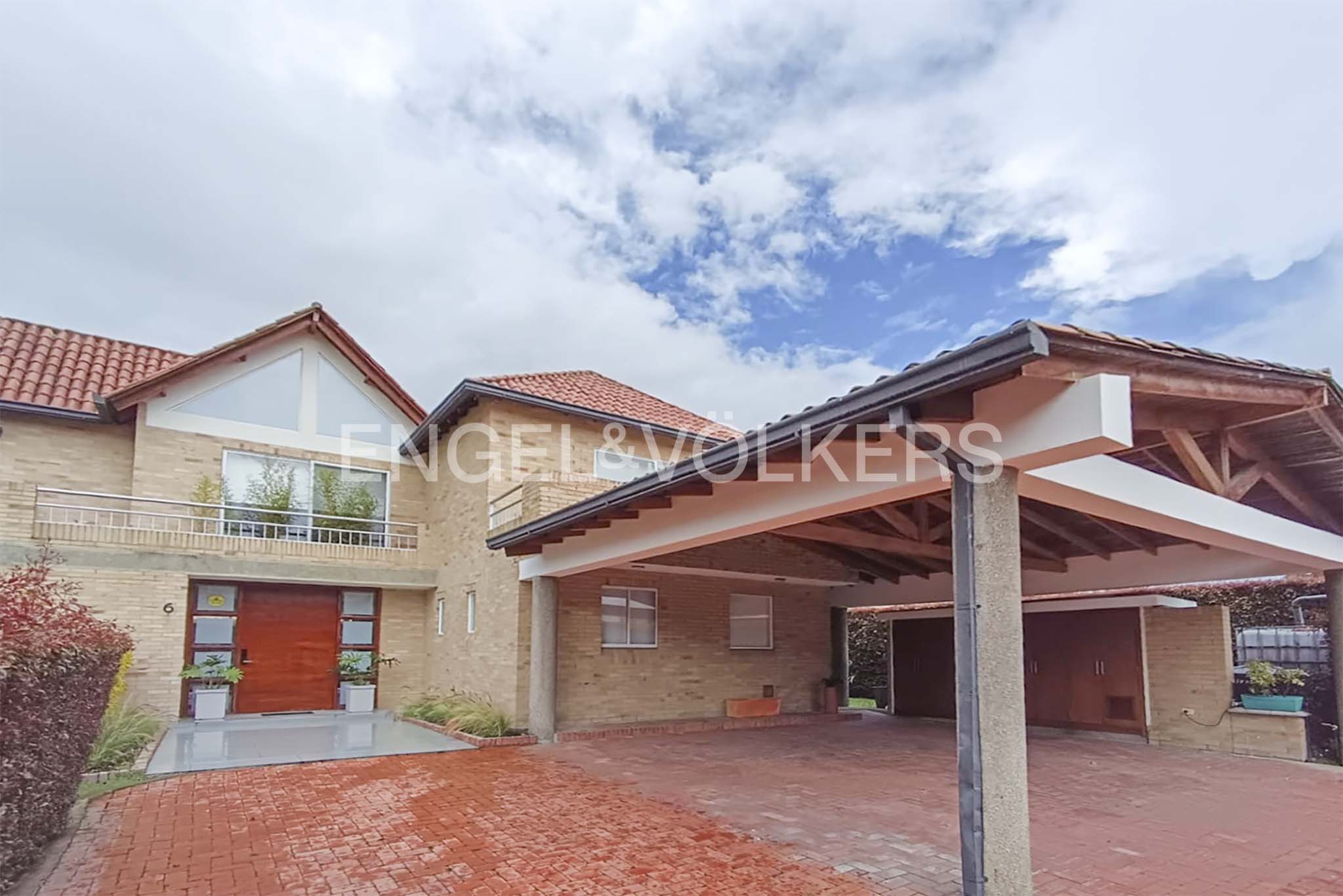 Moderna casa remodelada en Chía para venta