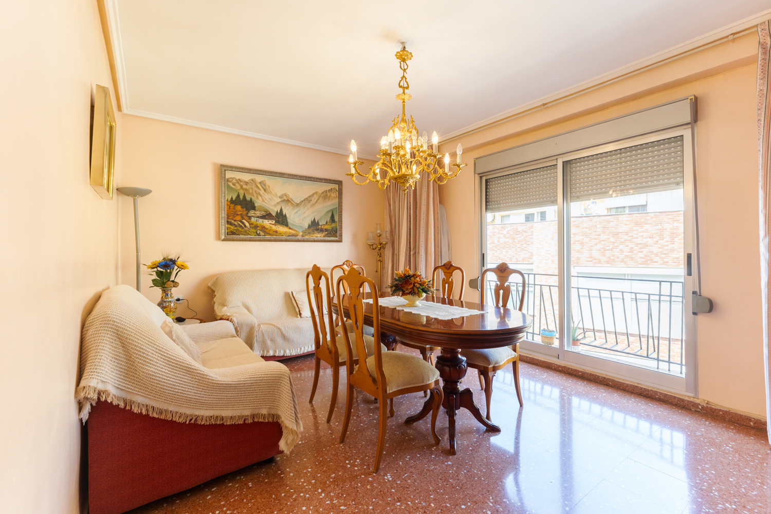 Spacious, bright apartment in Benicalap – 111 m² with balcony and elevator