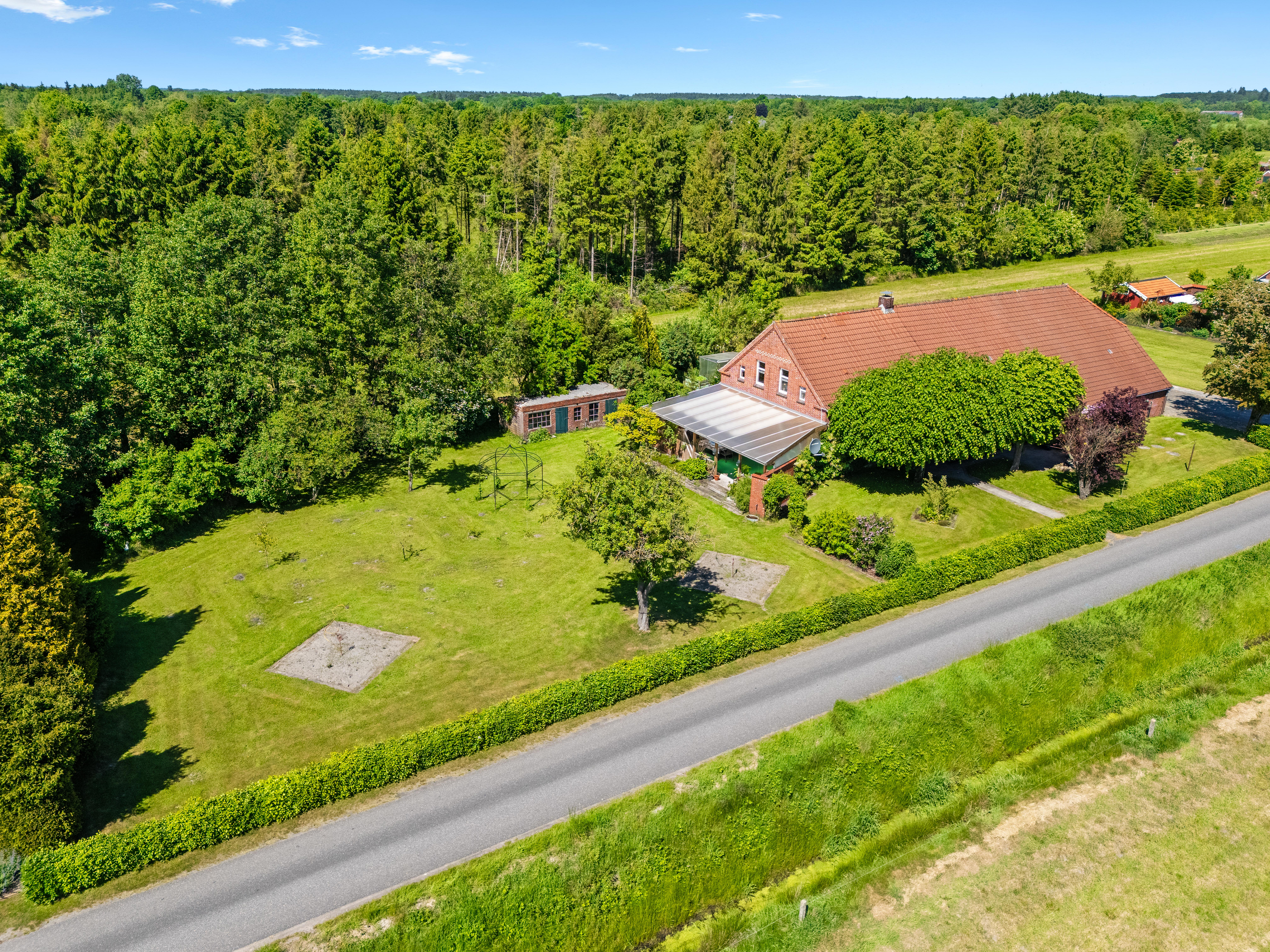Landidylle pur: Charmanter Resthof mit Scheune auf 15.112 m² Eigentumsgrundstück